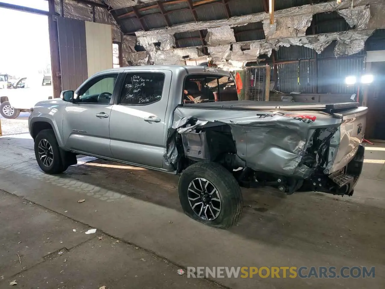 2 fotografías del automóvil dañado 3TMCZ5AN8PM578879 TOYOTA TACOMA 2023