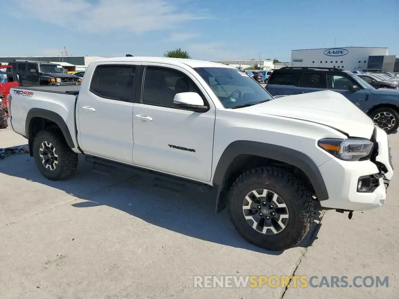4 fotografías del automóvil dañado 3TMCZ5AN8PM589655 TOYOTA TACOMA 2023