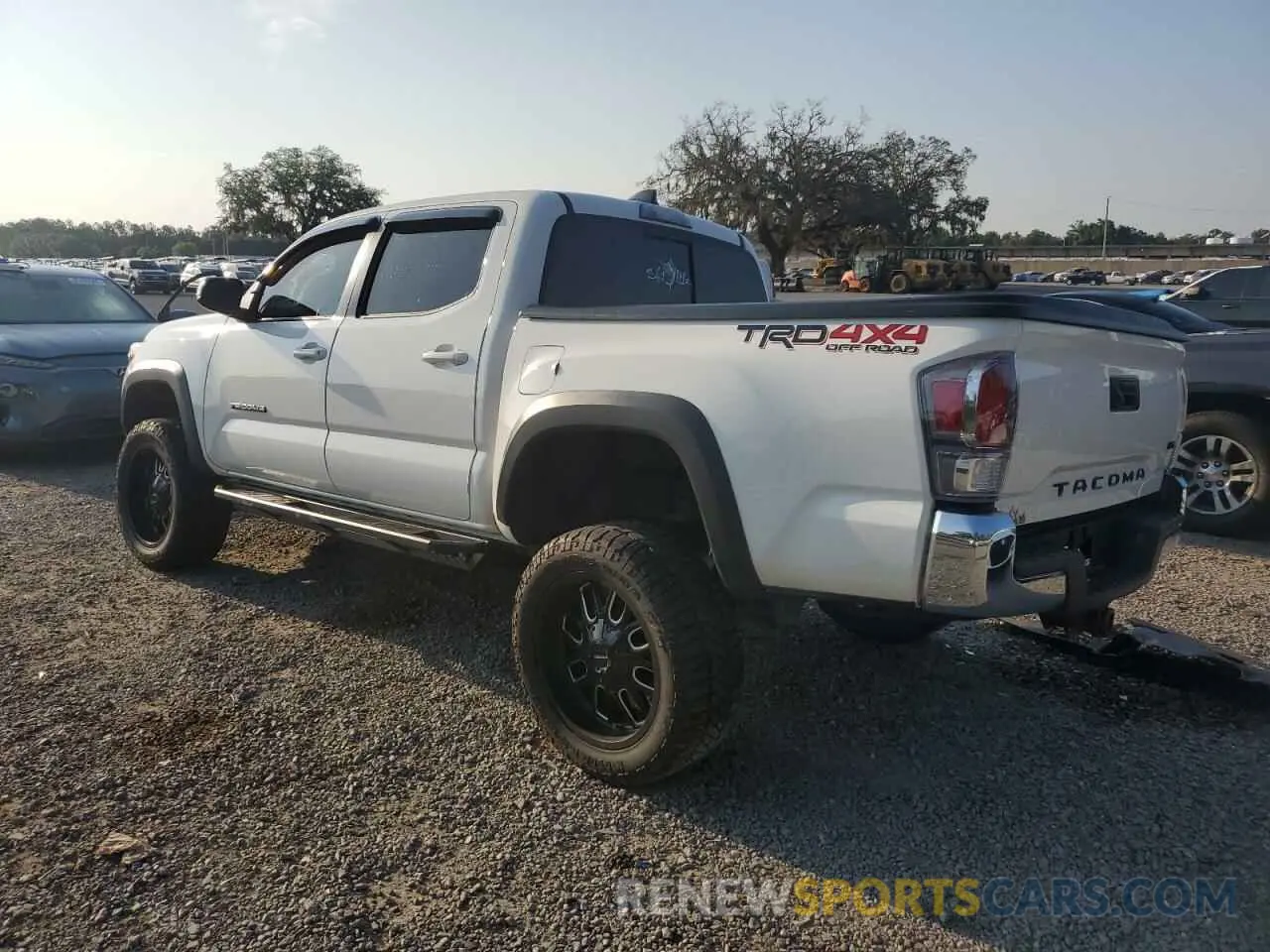 2 fotografías del automóvil dañado 3TMCZ5AN9PM542523 TOYOTA TACOMA 2023