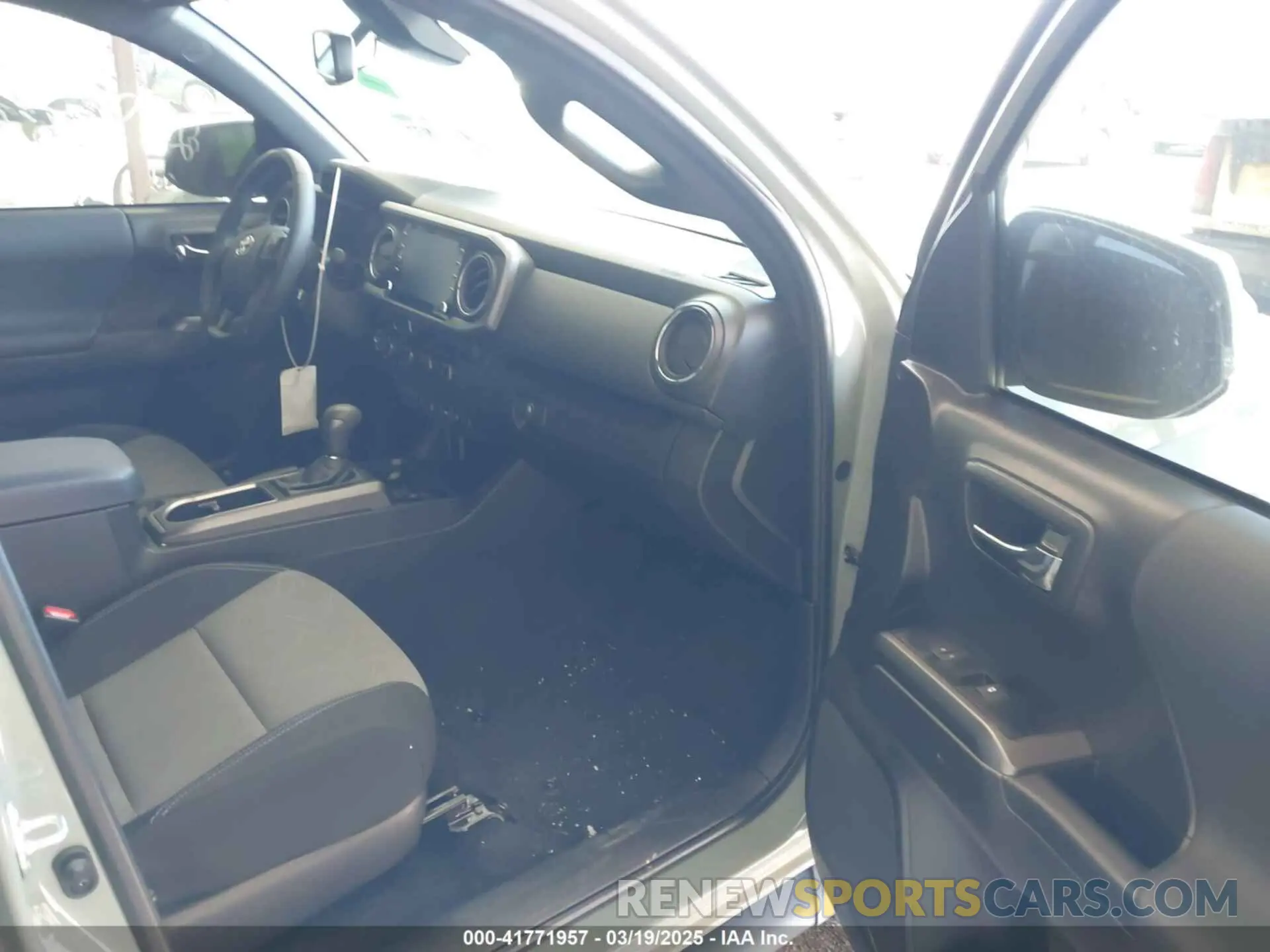 5 fotografías del automóvil dañado 3TMCZ5ANXPM613857 TOYOTA TACOMA 2023