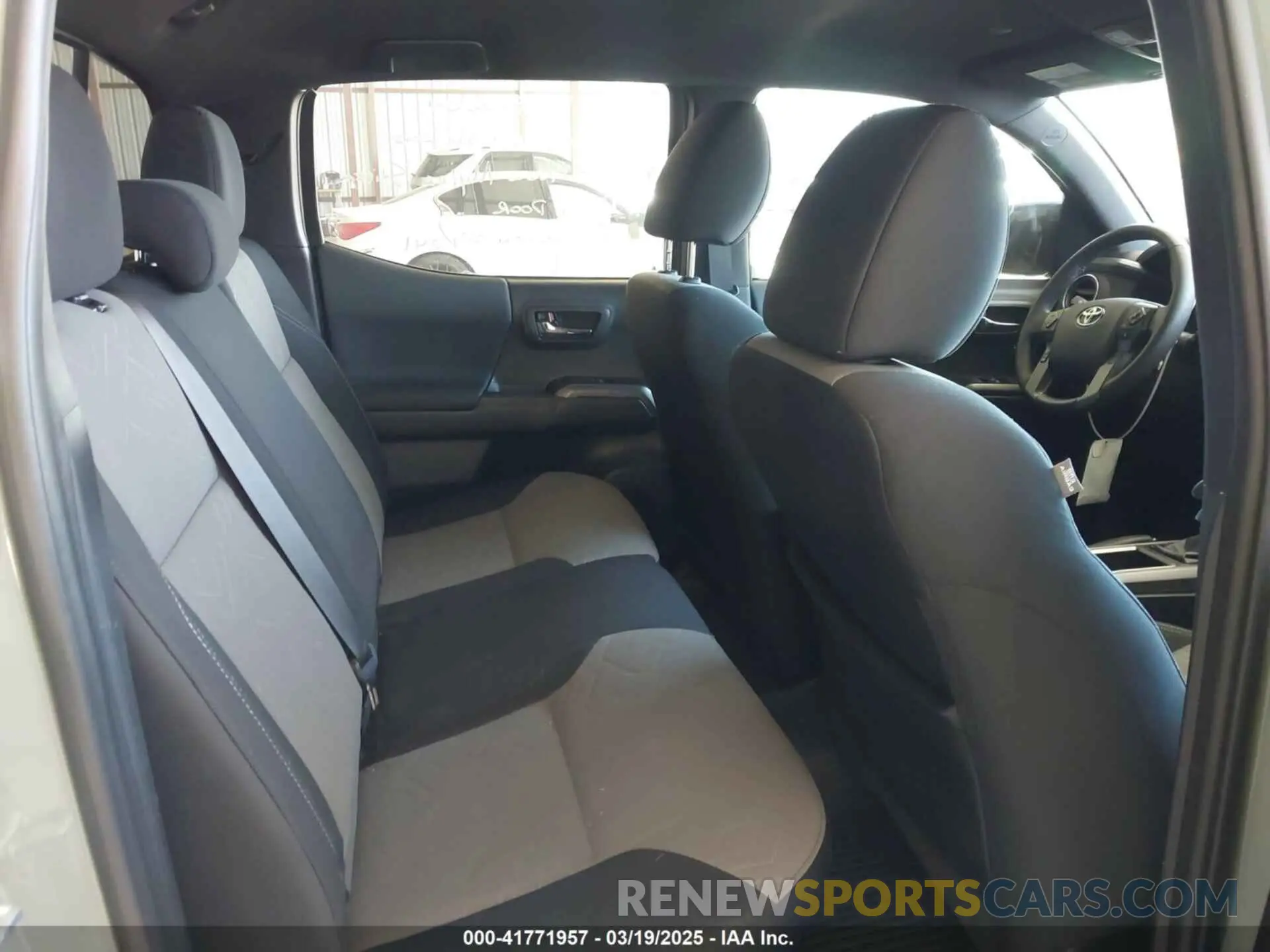8 fotografías del automóvil dañado 3TMCZ5ANXPM613857 TOYOTA TACOMA 2023
