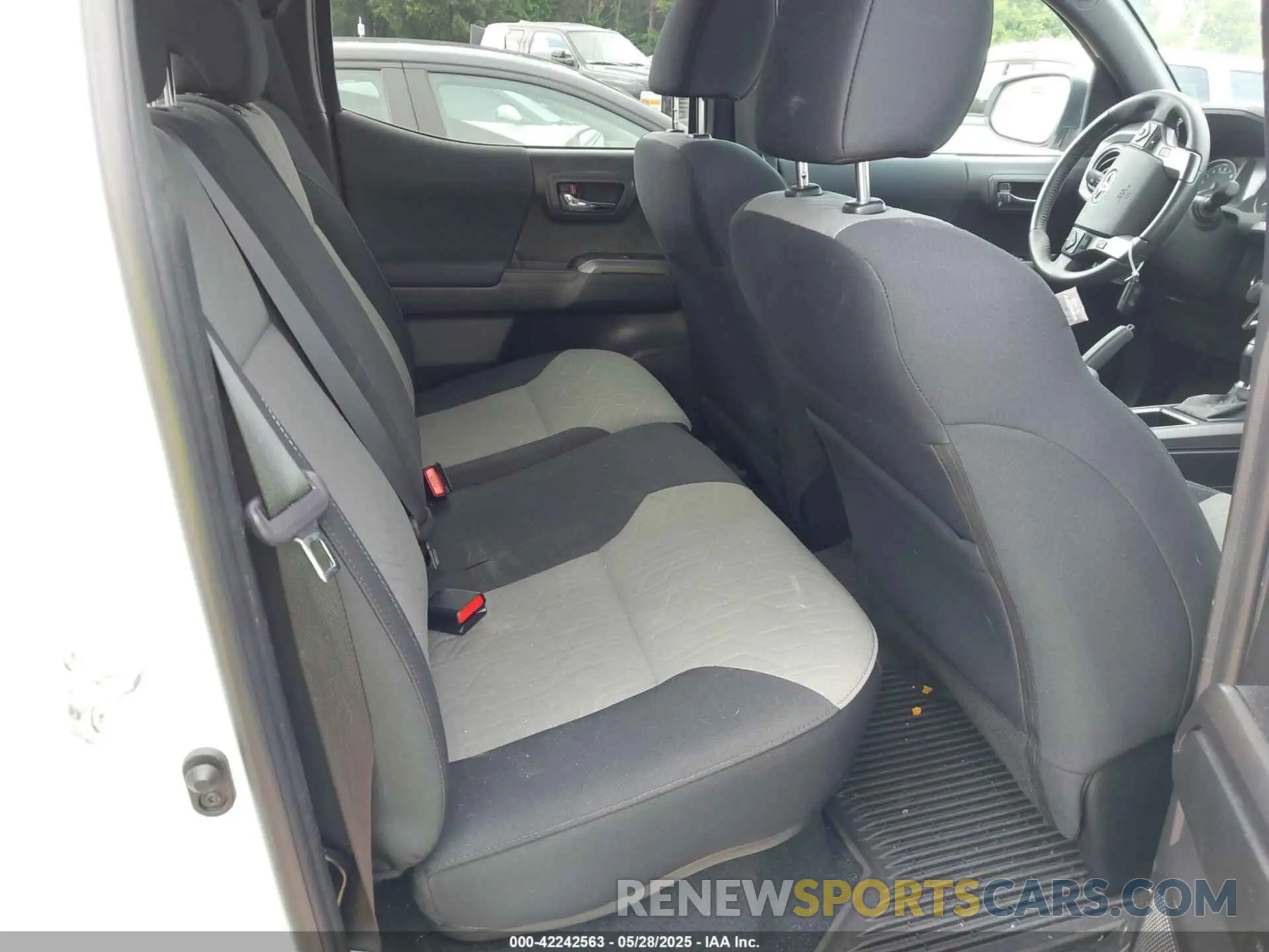 8 fotografías del automóvil dañado 3TMDZ5BN0PM153028 TOYOTA TACOMA 2023