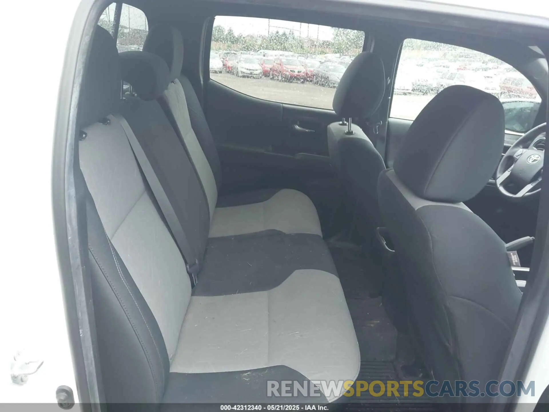 8 fotografías del automóvil dañado 3TMDZ5BN3PM141729 TOYOTA TACOMA 2023