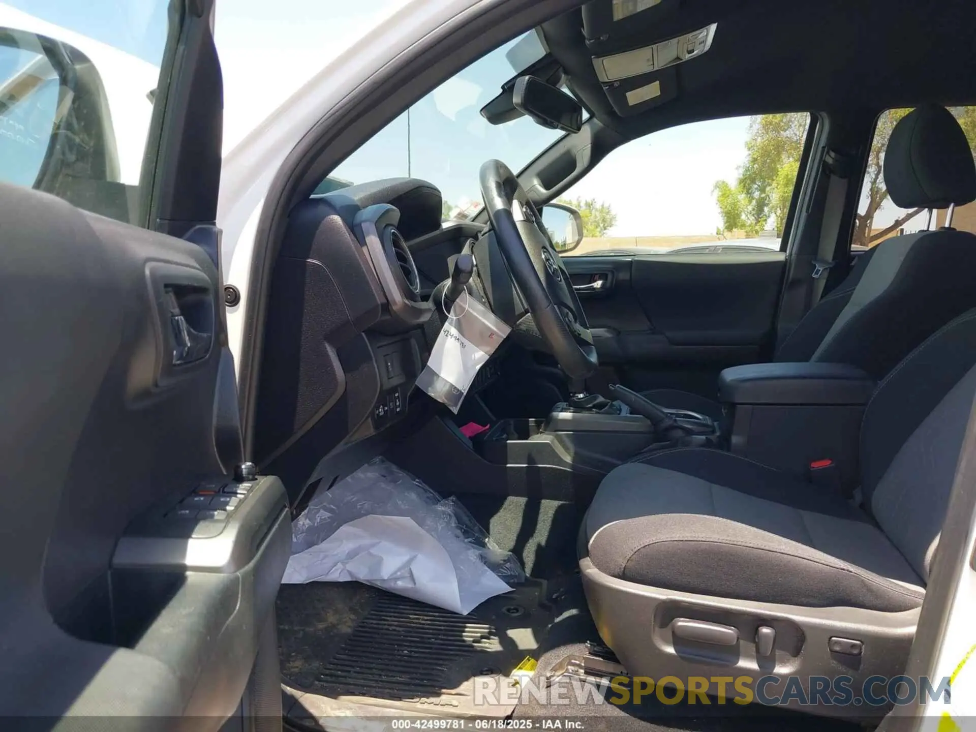 5 fotografías del automóvil dañado 3TMDZ5BN7PM159618 TOYOTA TACOMA 2023