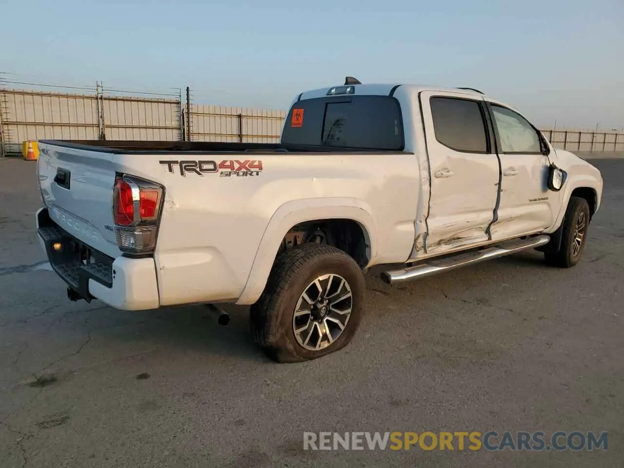 3 fotografías del automóvil dañado 3TMDZ5BN8PM142486 TOYOTA TACOMA 2023