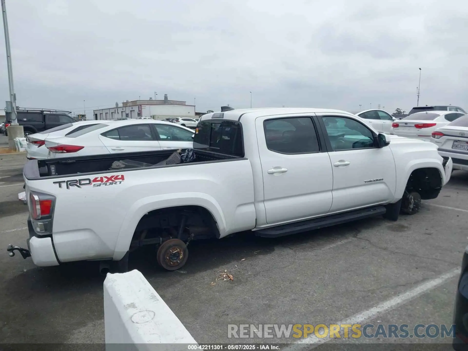 13 fotografías del automóvil dañado 3TMDZ5BN8PM167825 TOYOTA TACOMA 2023