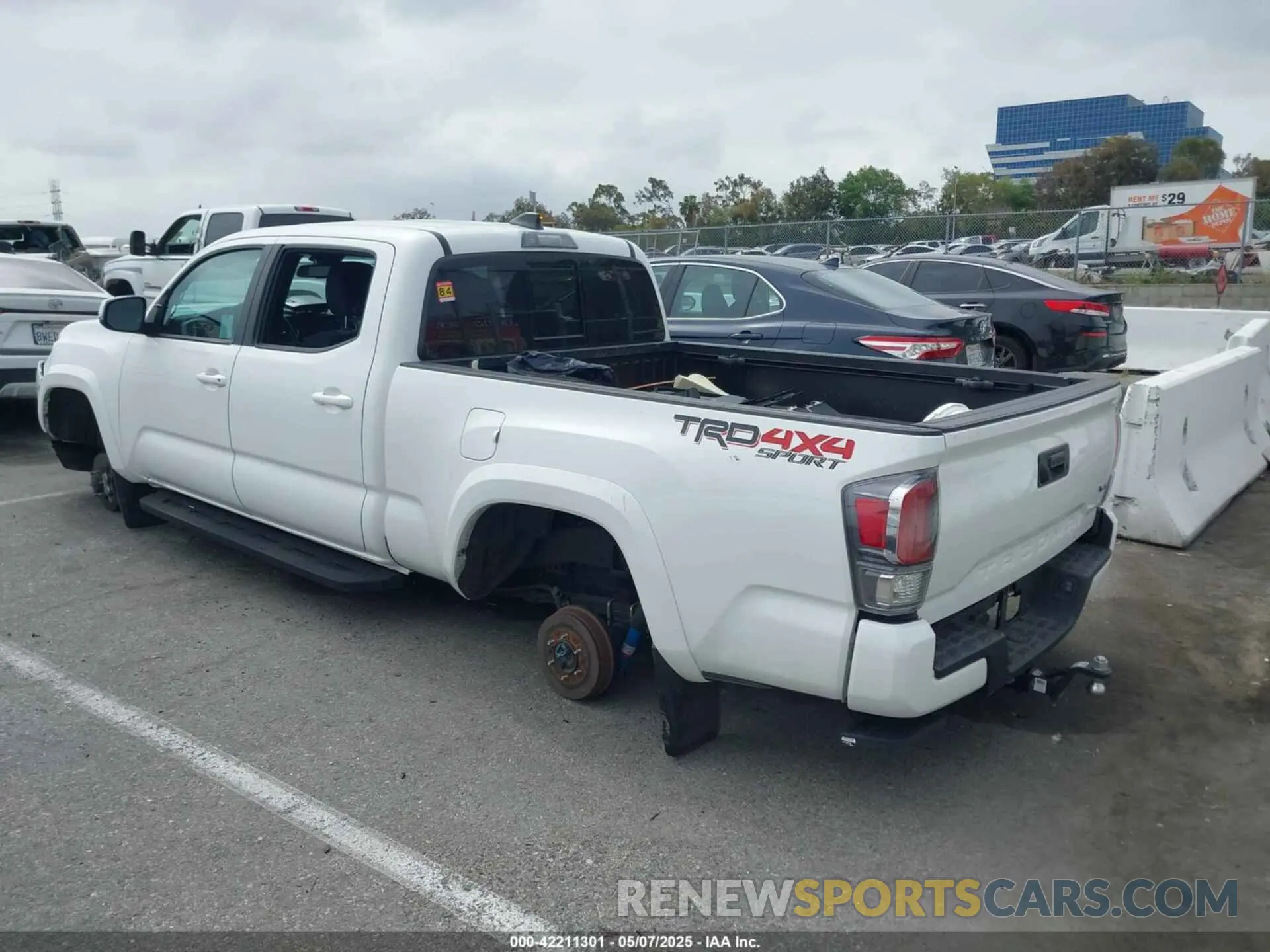 3 fotografías del automóvil dañado 3TMDZ5BN8PM167825 TOYOTA TACOMA 2023