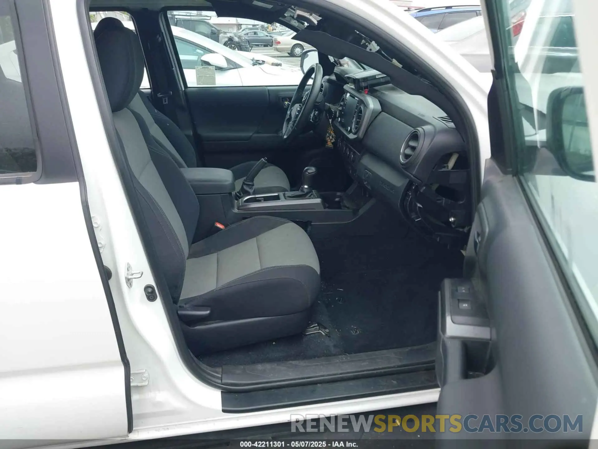 5 fotografías del automóvil dañado 3TMDZ5BN8PM167825 TOYOTA TACOMA 2023