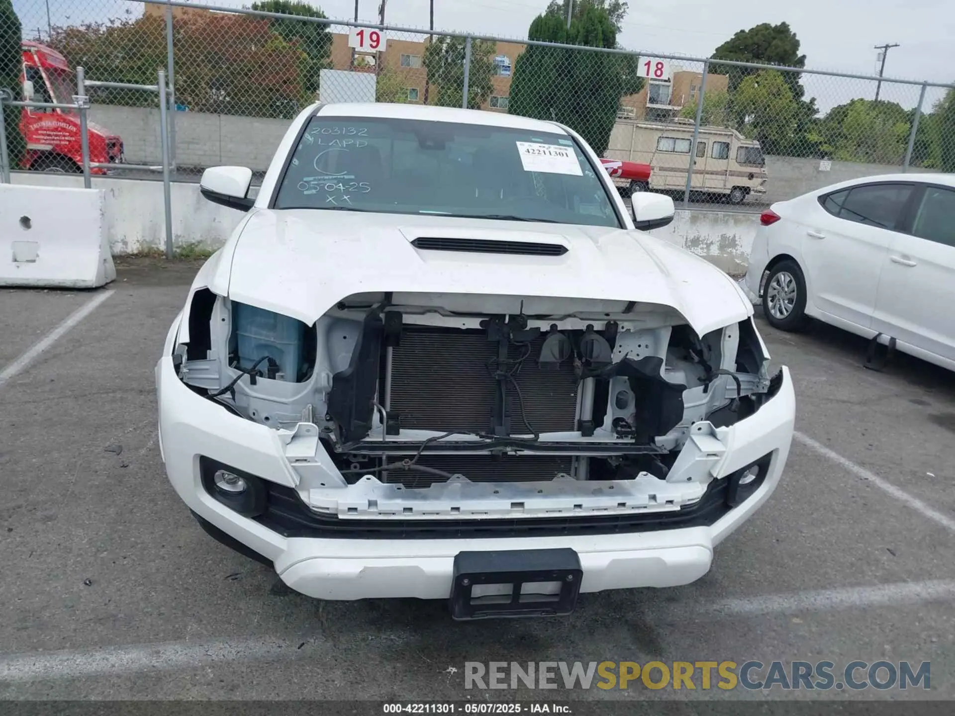 6 fotografías del automóvil dañado 3TMDZ5BN8PM167825 TOYOTA TACOMA 2023