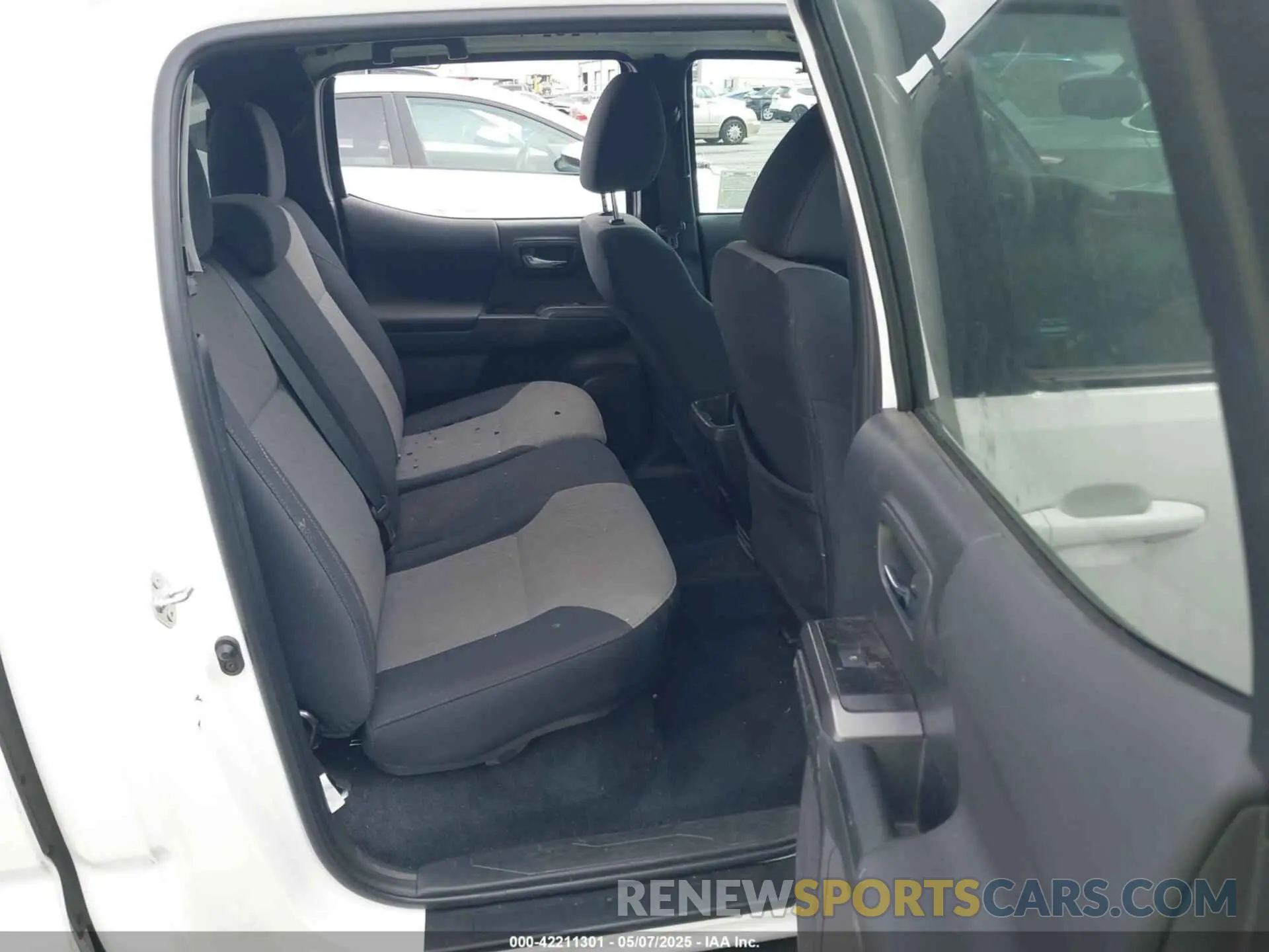 8 fotografías del automóvil dañado 3TMDZ5BN8PM167825 TOYOTA TACOMA 2023