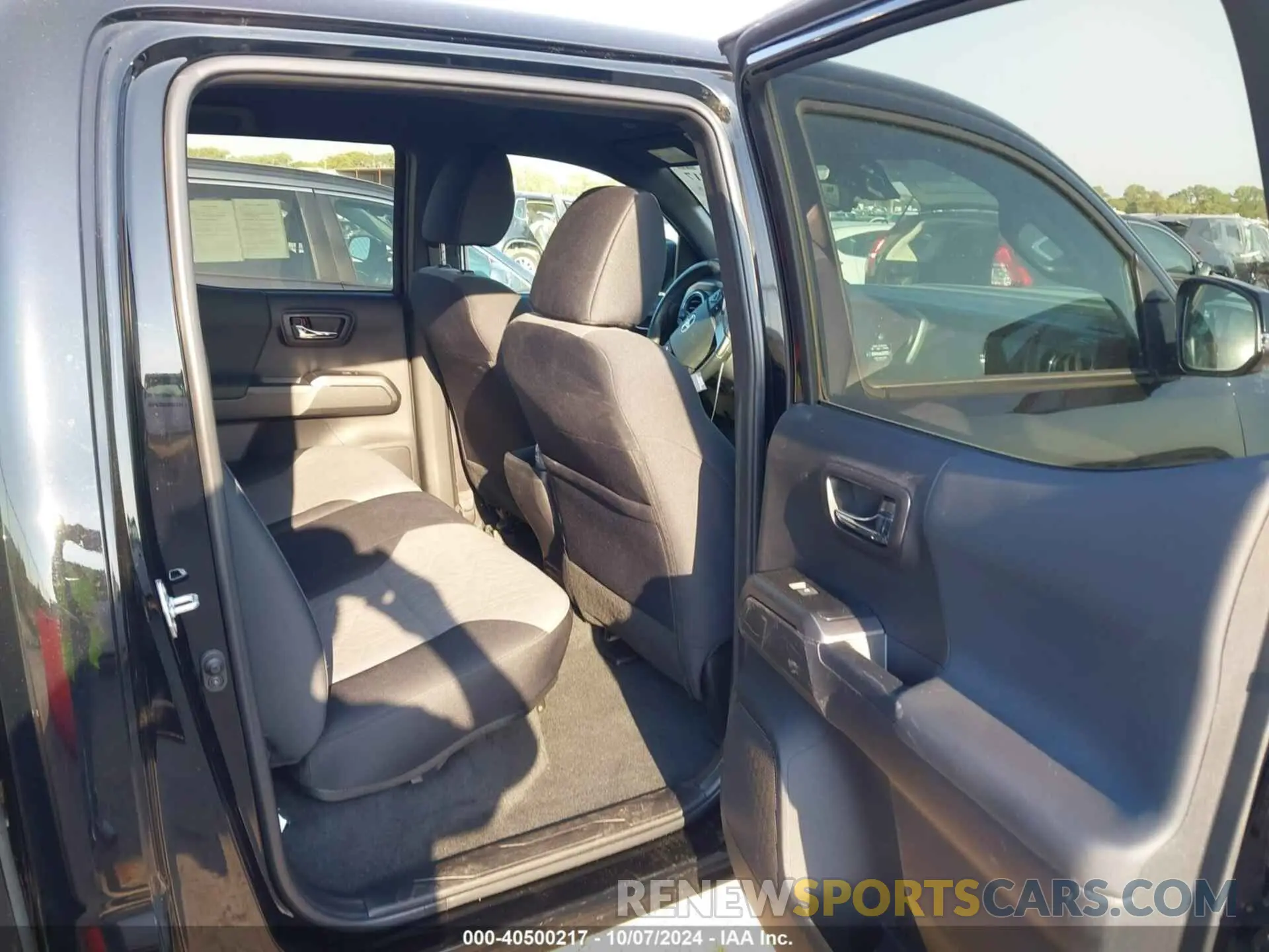 8 fotografías del automóvil dañado 3TYAZ5CN0PT032909 TOYOTA TACOMA 2023