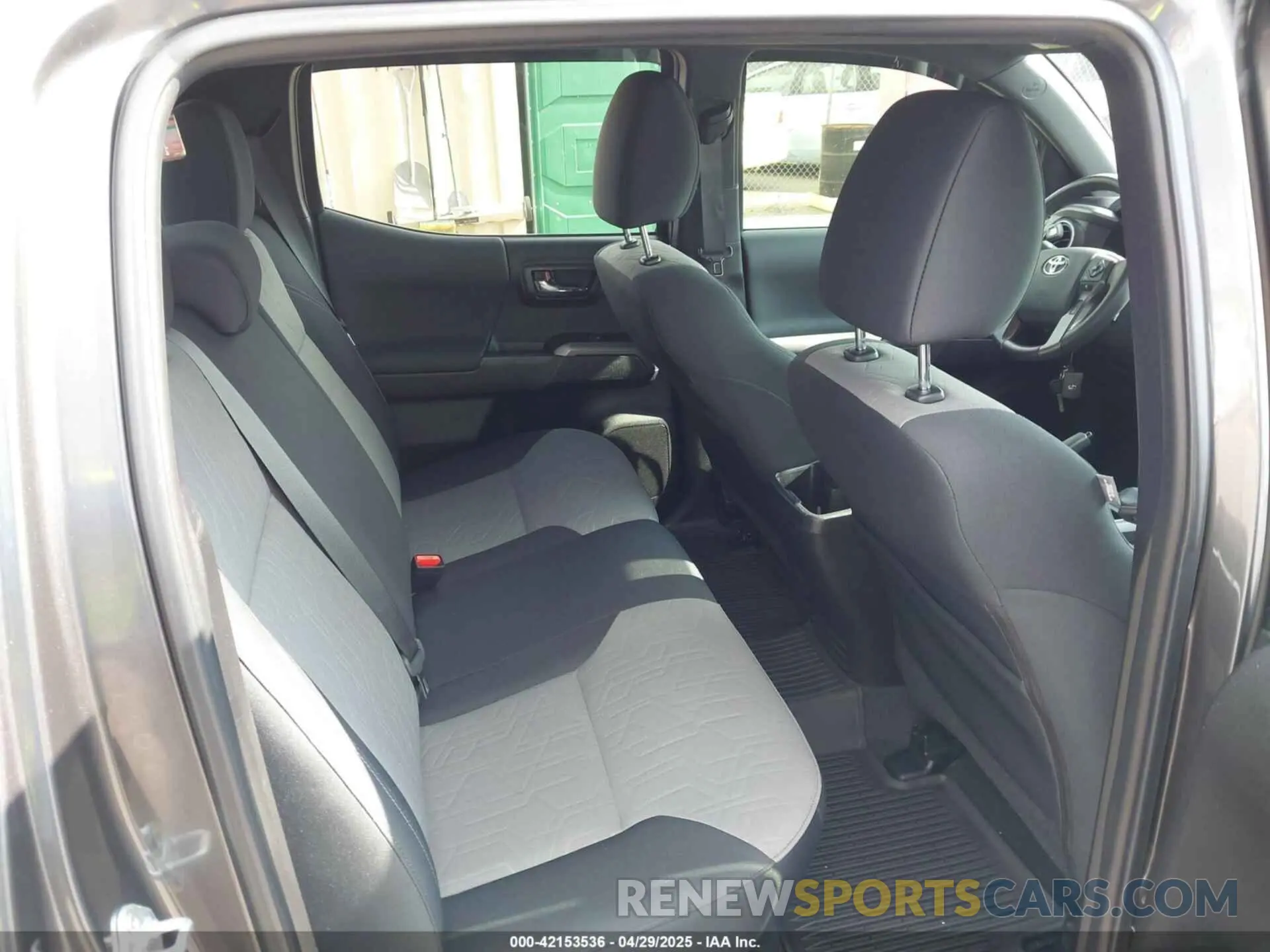 8 fotografías del automóvil dañado 3TYAZ5CN0PT033154 TOYOTA TACOMA 2023