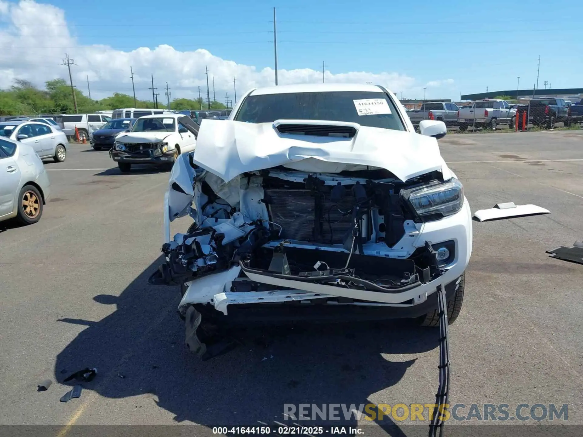 13 fotografías del automóvil dañado 3TYAZ5CN3PT026084 TOYOTA TACOMA 2023