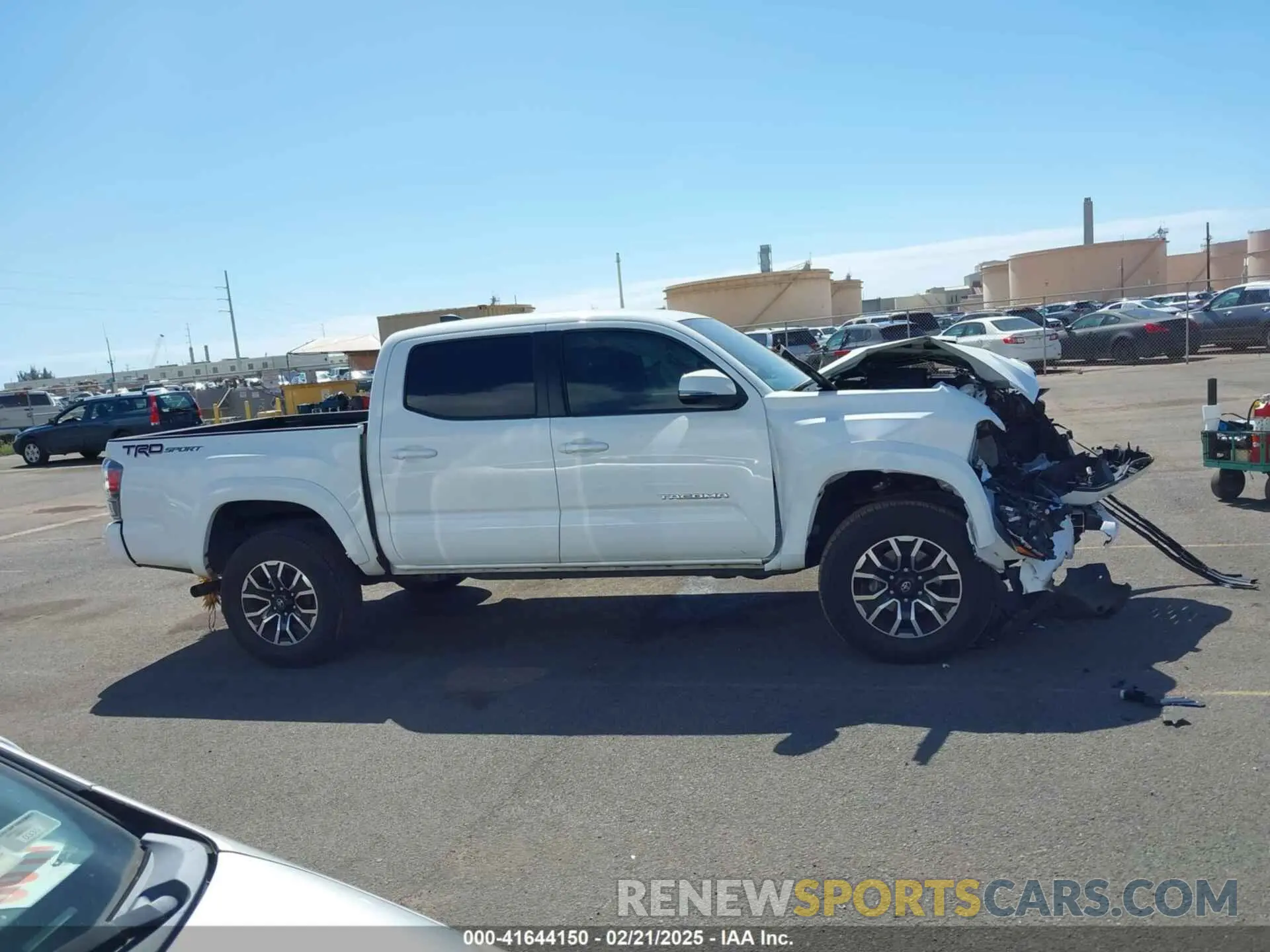 14 fotografías del automóvil dañado 3TYAZ5CN3PT026084 TOYOTA TACOMA 2023