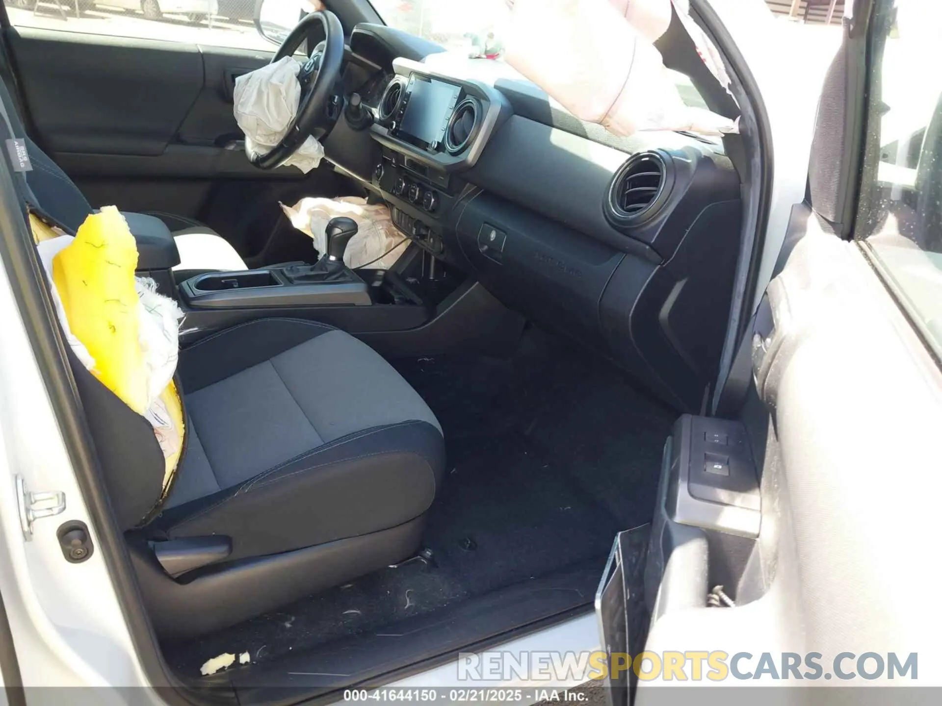 5 fotografías del automóvil dañado 3TYAZ5CN3PT026084 TOYOTA TACOMA 2023