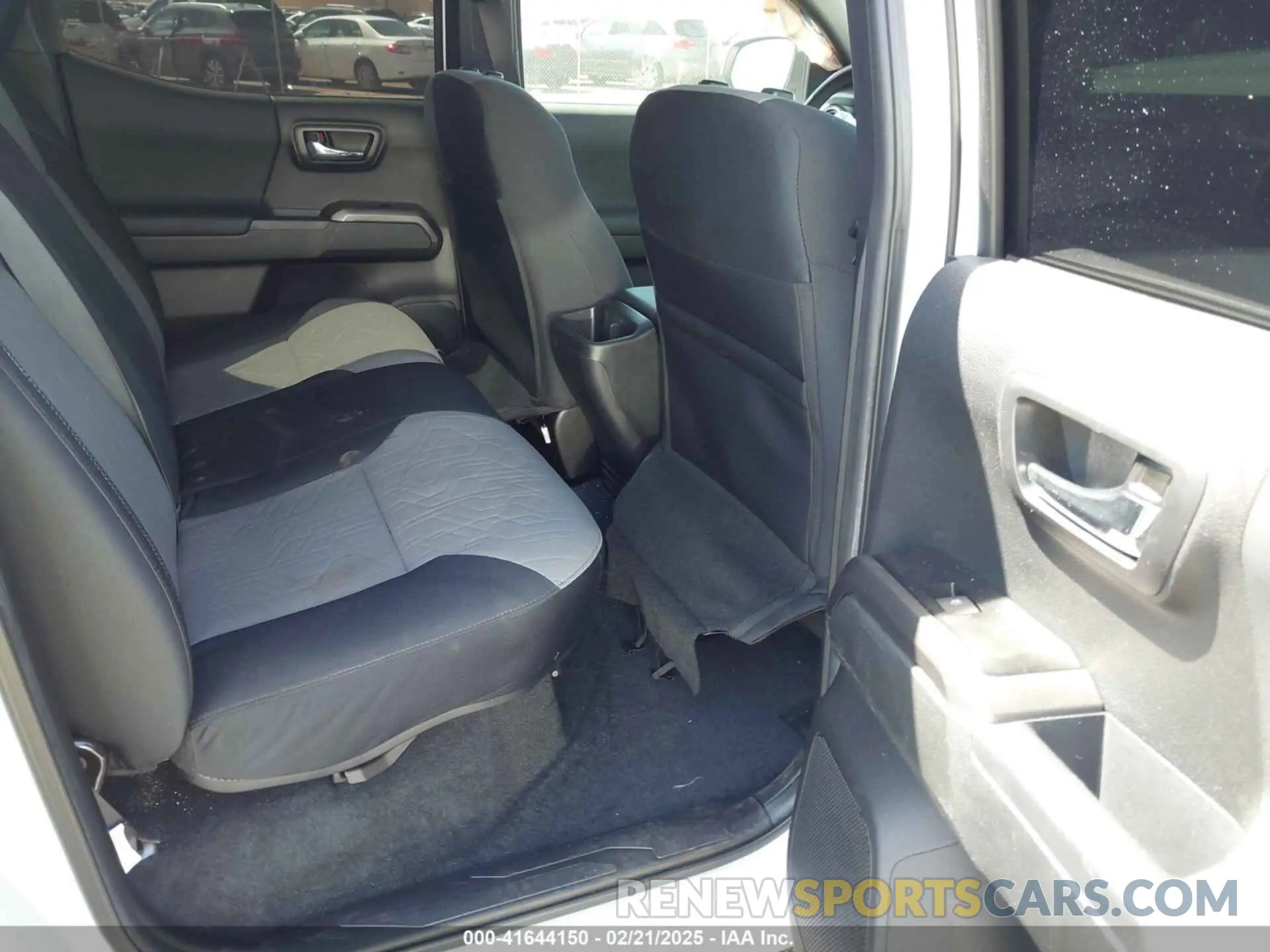 8 fotografías del automóvil dañado 3TYAZ5CN3PT026084 TOYOTA TACOMA 2023