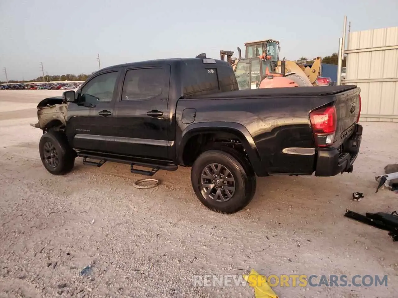 2 fotografías del automóvil dañado 3TYAZ5CN3PT033455 TOYOTA TACOMA 2023