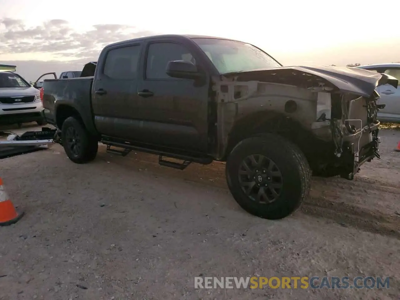 4 fotografías del automóvil dañado 3TYAZ5CN3PT033455 TOYOTA TACOMA 2023