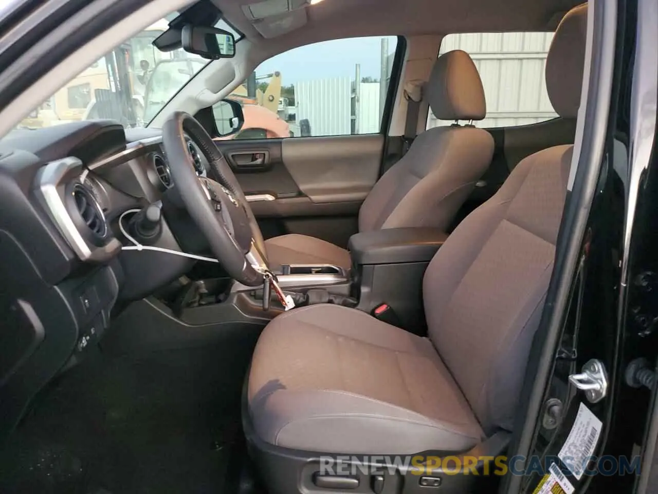 7 fotografías del automóvil dañado 3TYAZ5CN3PT033455 TOYOTA TACOMA 2023