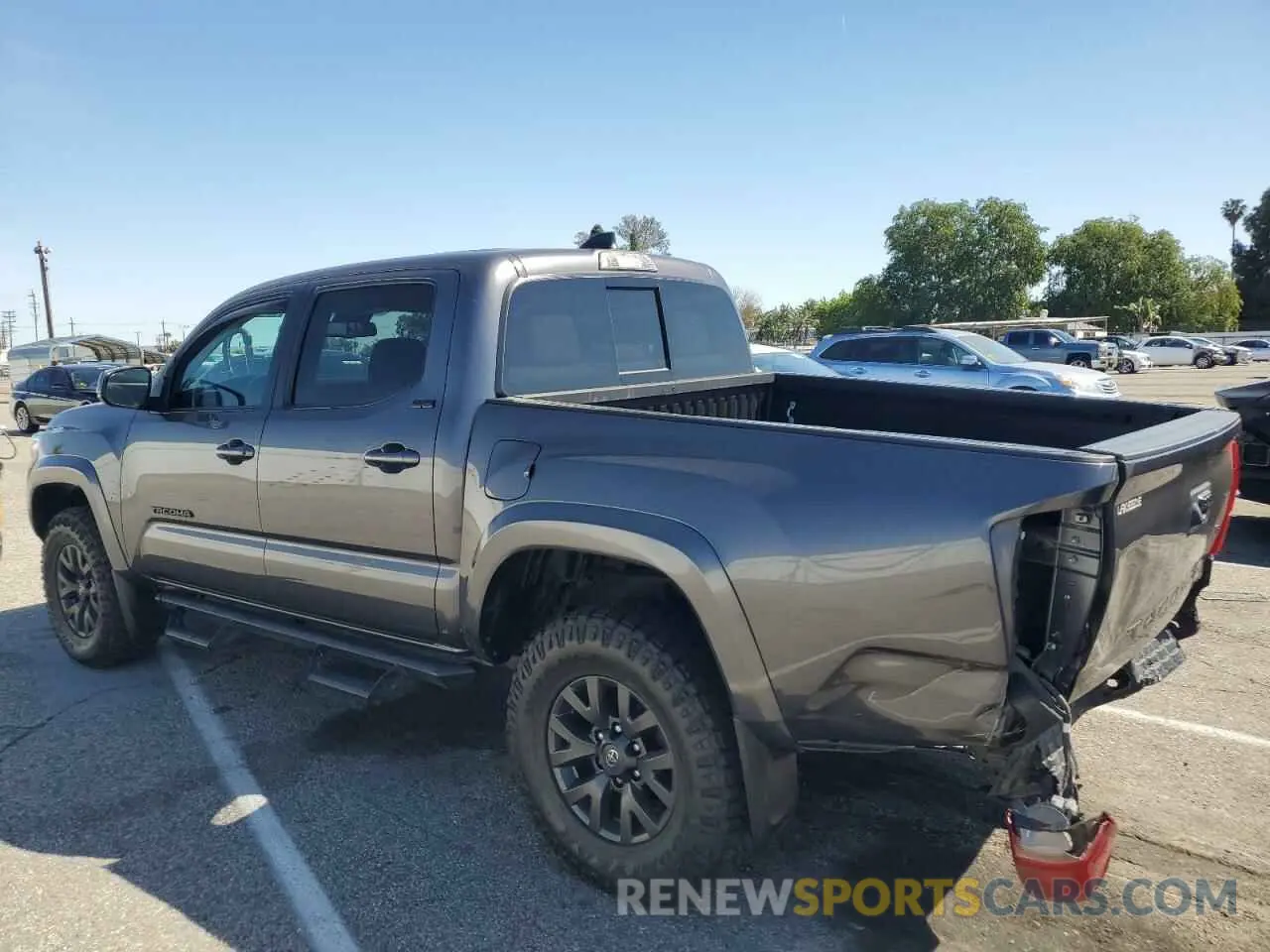 2 fotografías del automóvil dañado 3TYAZ5CN6PT030551 TOYOTA TACOMA 2023