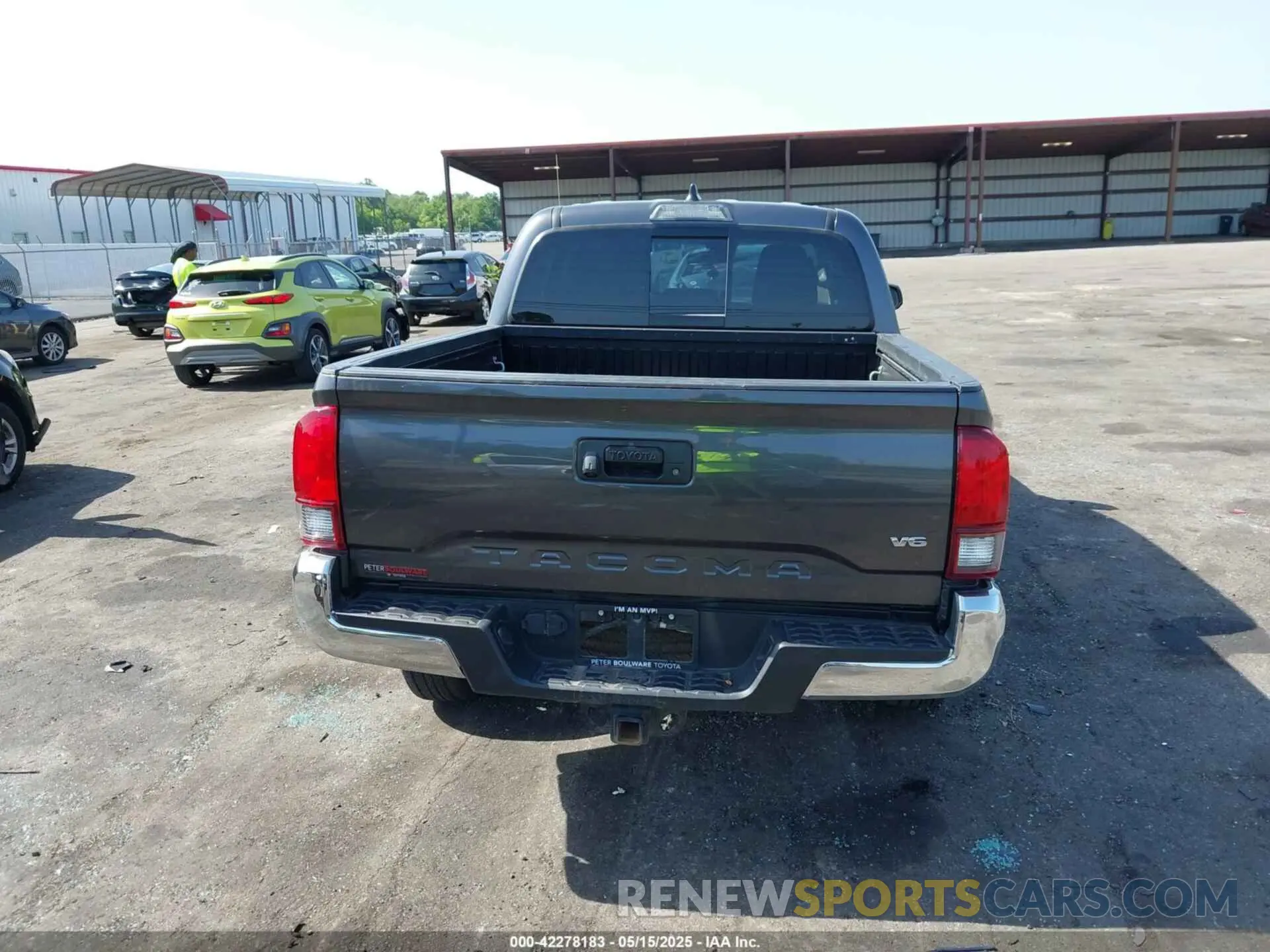 17 fotografías del automóvil dañado 3TYAZ5CN6PT039184 TOYOTA TACOMA 2023