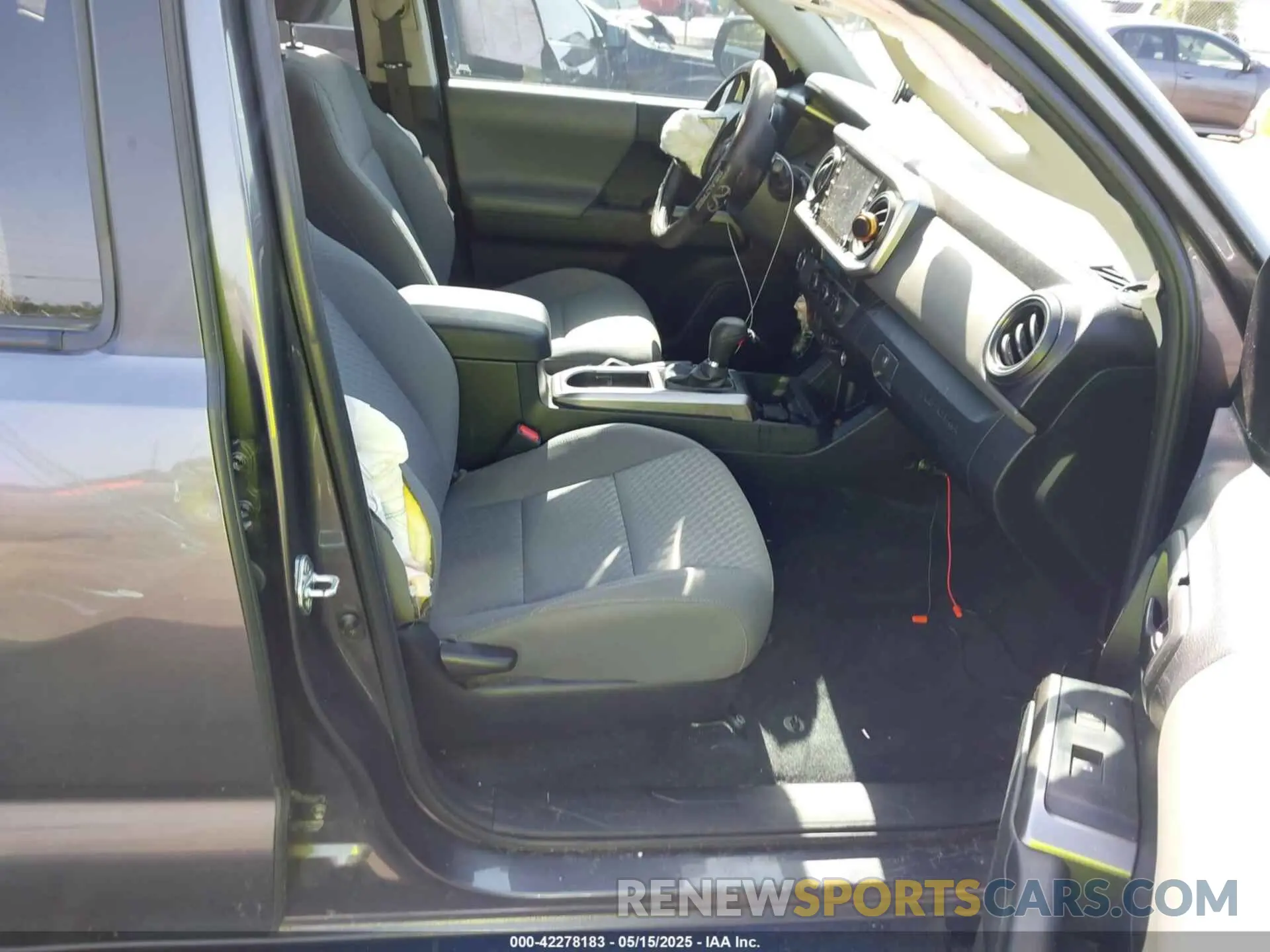 5 fotografías del automóvil dañado 3TYAZ5CN6PT039184 TOYOTA TACOMA 2023