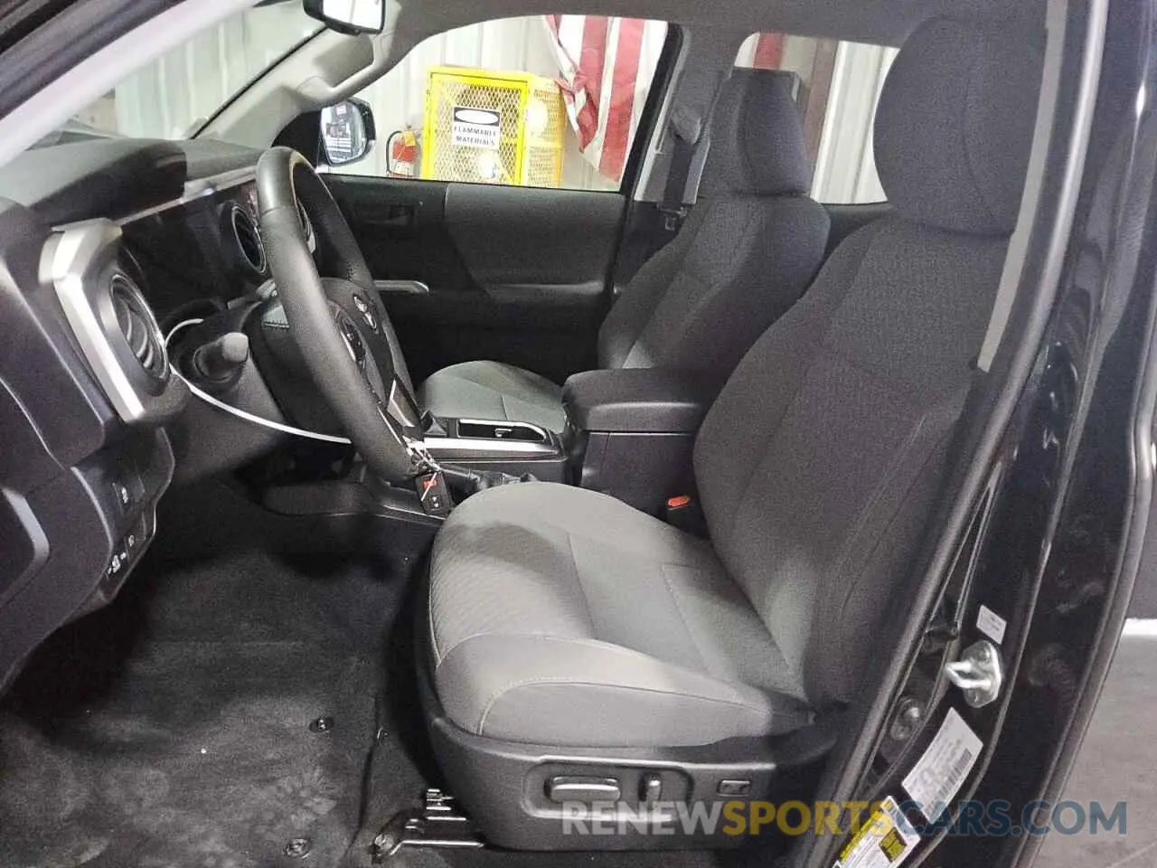 7 fotografías del automóvil dañado 3TYAZ5CN7PT036651 TOYOTA TACOMA 2023