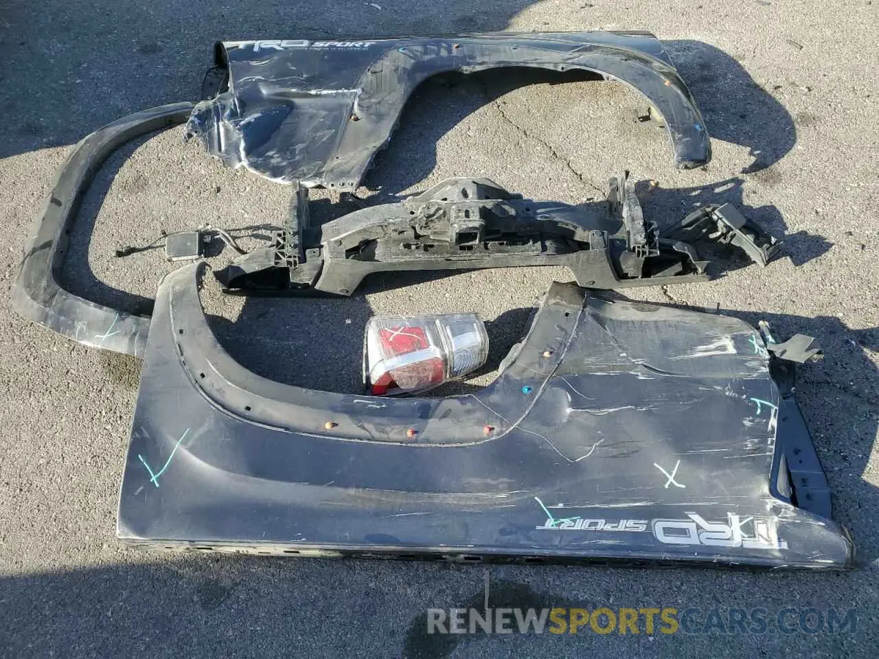 12 fotografías del automóvil dañado 3TYAZ5CN8PT029790 TOYOTA TACOMA 2023