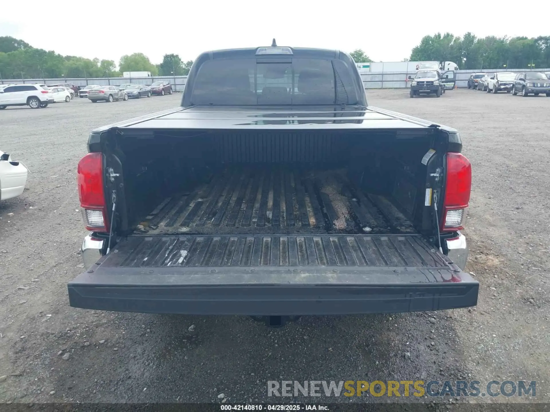 17 fotografías del automóvil dañado 3TYBZ5DN9PT002746 TOYOTA TACOMA 2023