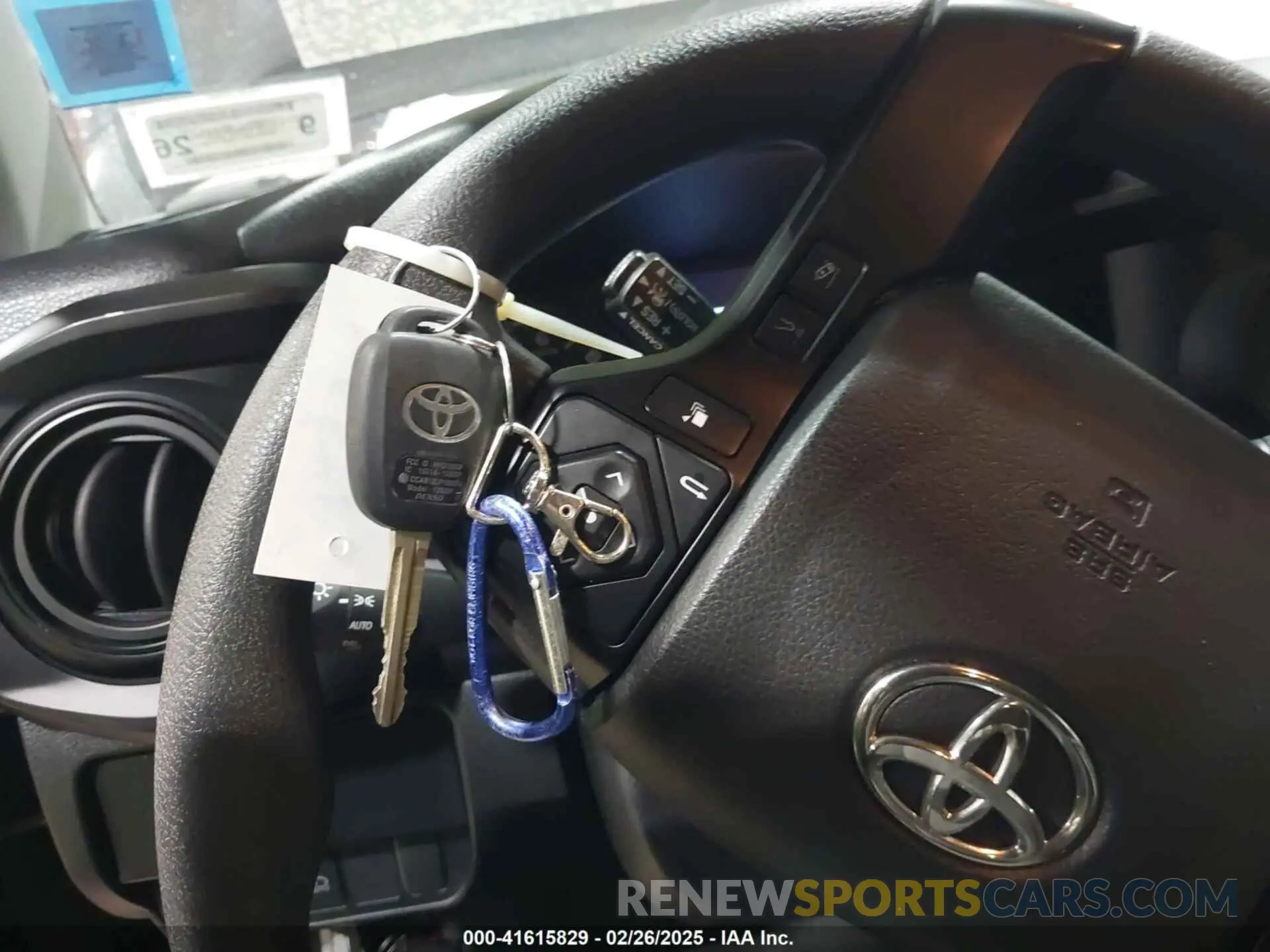 11 fotografías del automóvil dañado 3TYCZ5AN0PT104722 TOYOTA TACOMA 2023