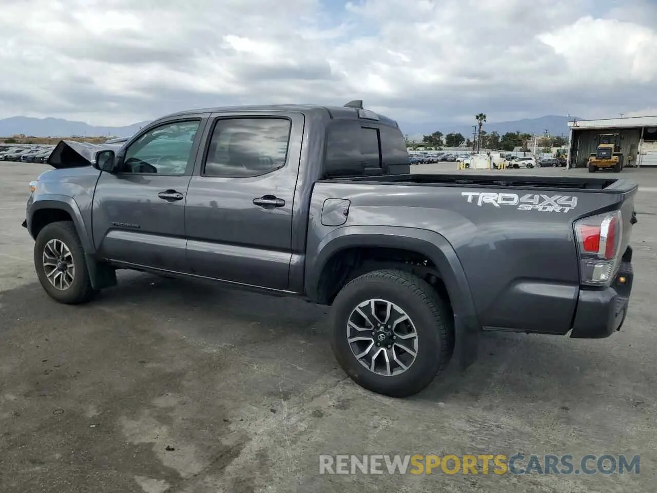 2 fotografías del automóvil dañado 3TYCZ5AN0PT175452 TOYOTA TACOMA 2023