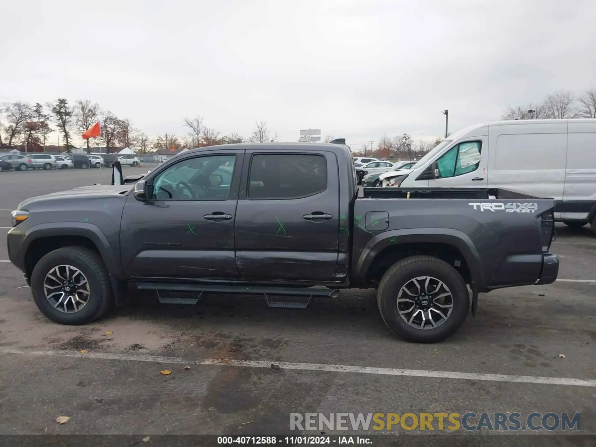 14 fotografías del automóvil dañado 3TYCZ5AN1PT132917 TOYOTA TACOMA 2023
