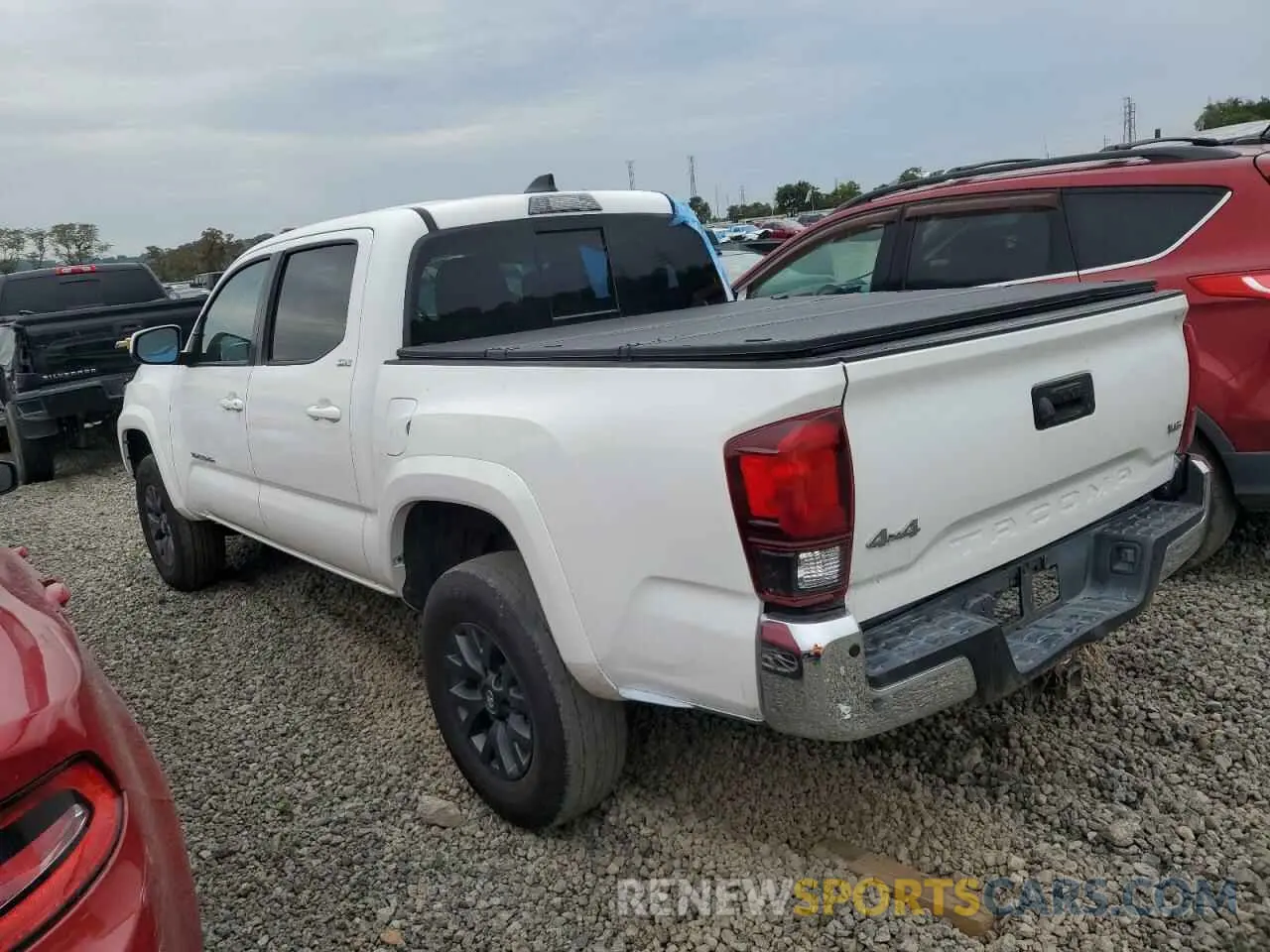 2 fotografías del automóvil dañado 3TYCZ5AN1PT140273 TOYOTA TACOMA 2023