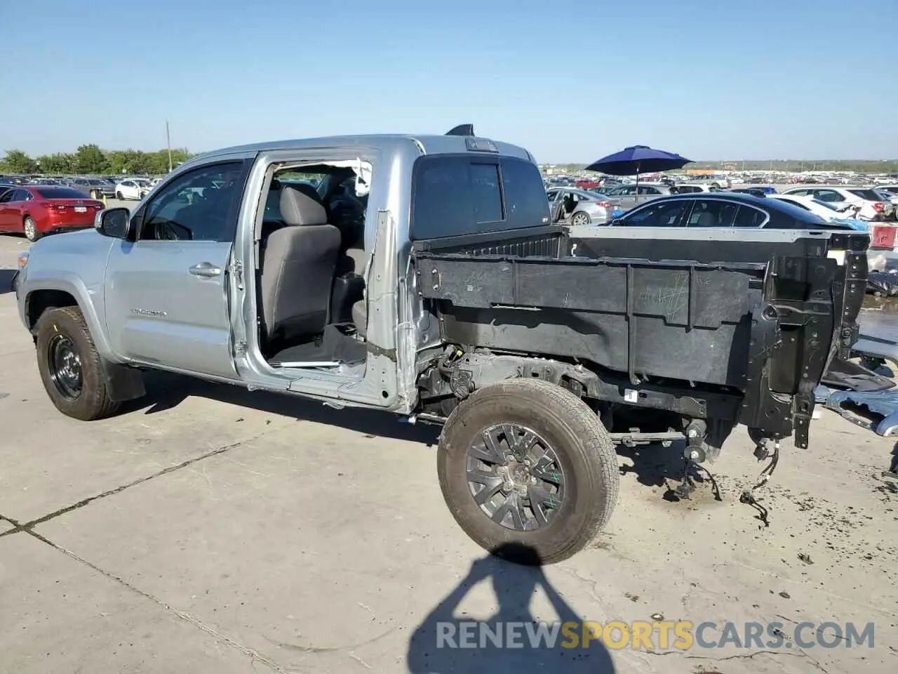 2 fotografías del automóvil dañado 3TYCZ5AN1PT155405 TOYOTA TACOMA 2023