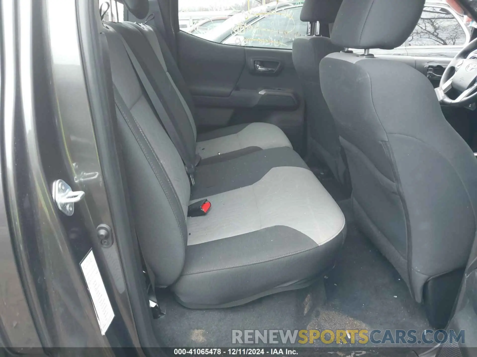 8 fotografías del automóvil dañado 3TYCZ5AN1PT174567 TOYOTA TACOMA 2023