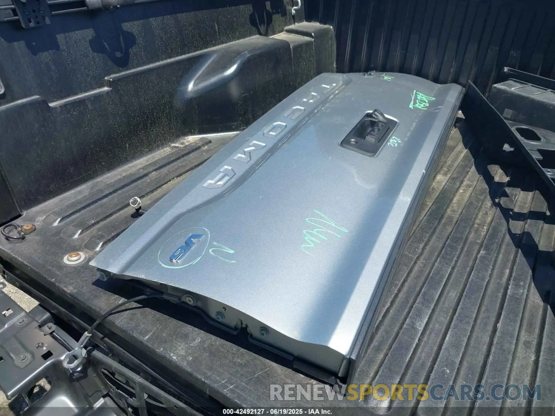 12 fotografías del automóvil dañado 3TYCZ5AN2PT141576 TOYOTA TACOMA 2023