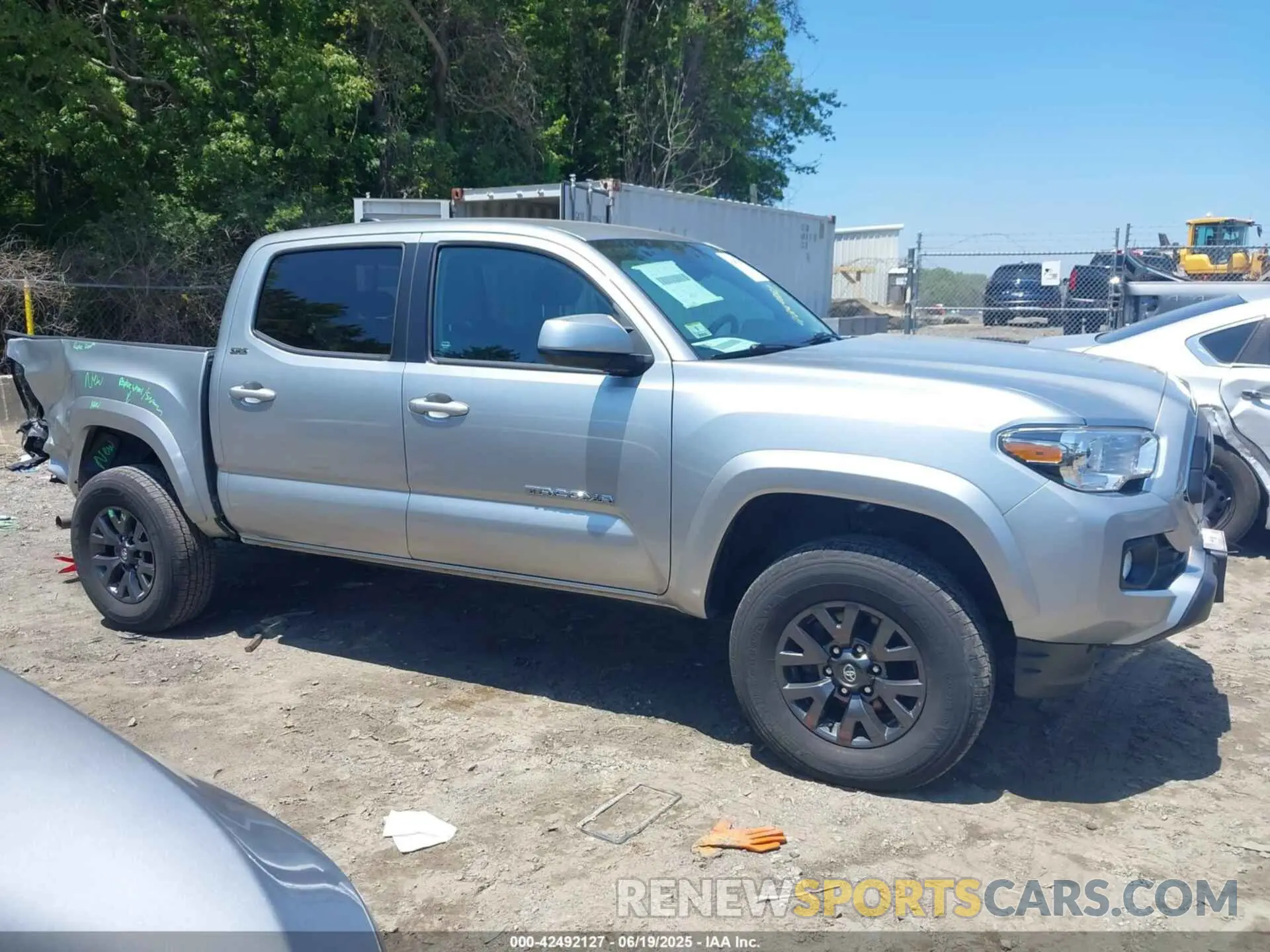 14 fotografías del automóvil dañado 3TYCZ5AN2PT141576 TOYOTA TACOMA 2023