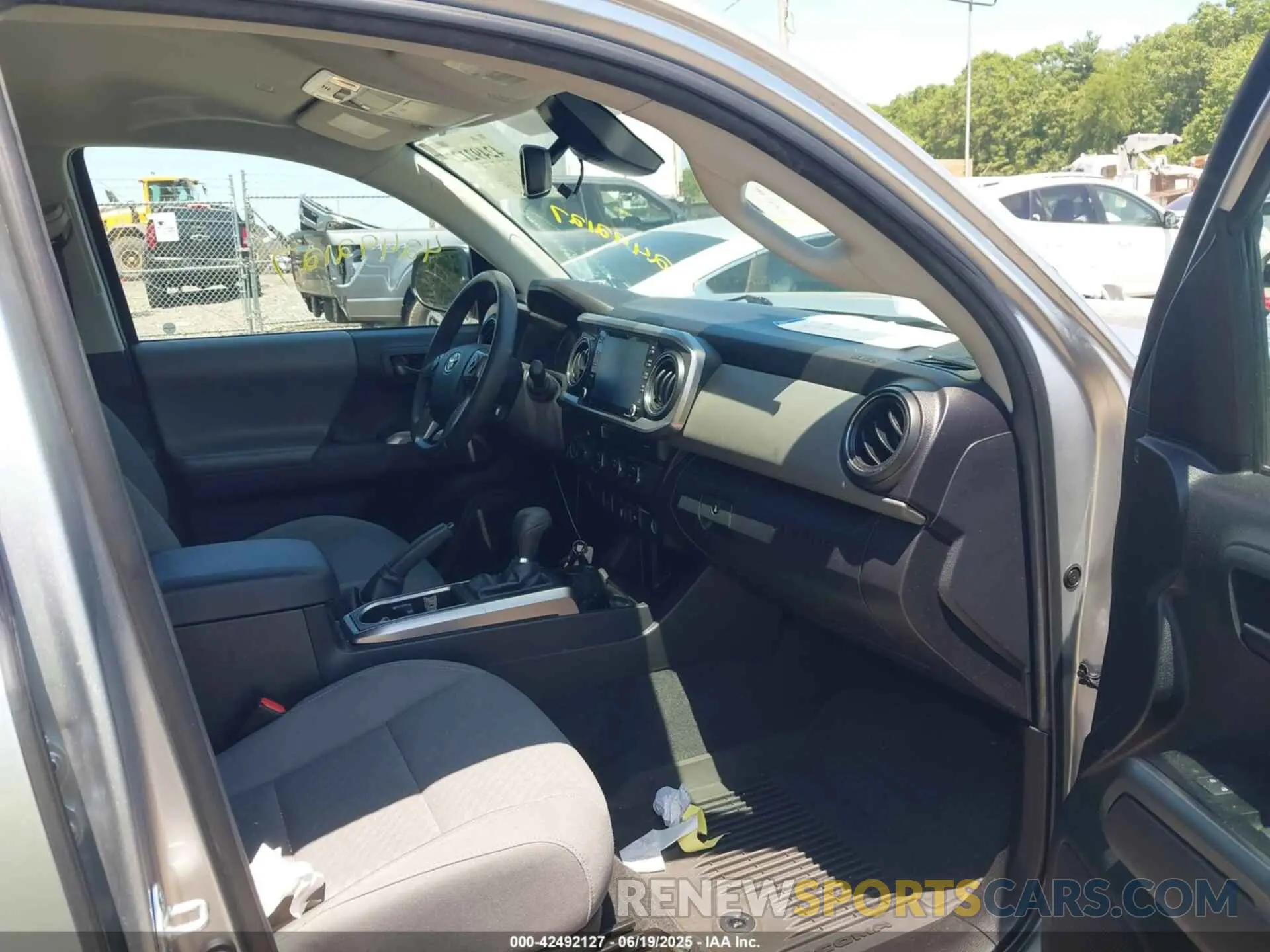 5 fotografías del automóvil dañado 3TYCZ5AN2PT141576 TOYOTA TACOMA 2023