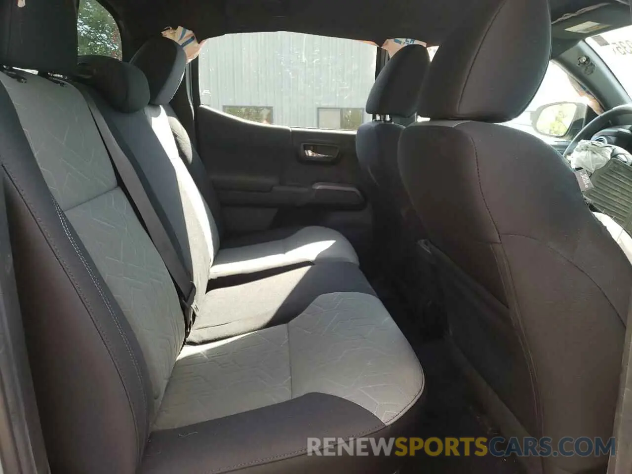 10 fotografías del automóvil dañado 3TYCZ5AN3PT107646 TOYOTA TACOMA 2023