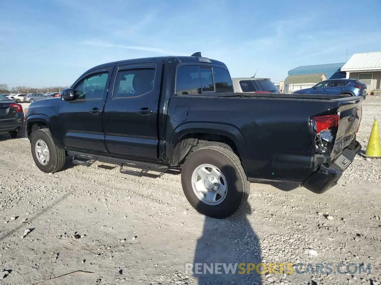 2 fotografías del automóvil dañado 3TYCZ5AN3PT137763 TOYOTA TACOMA 2023