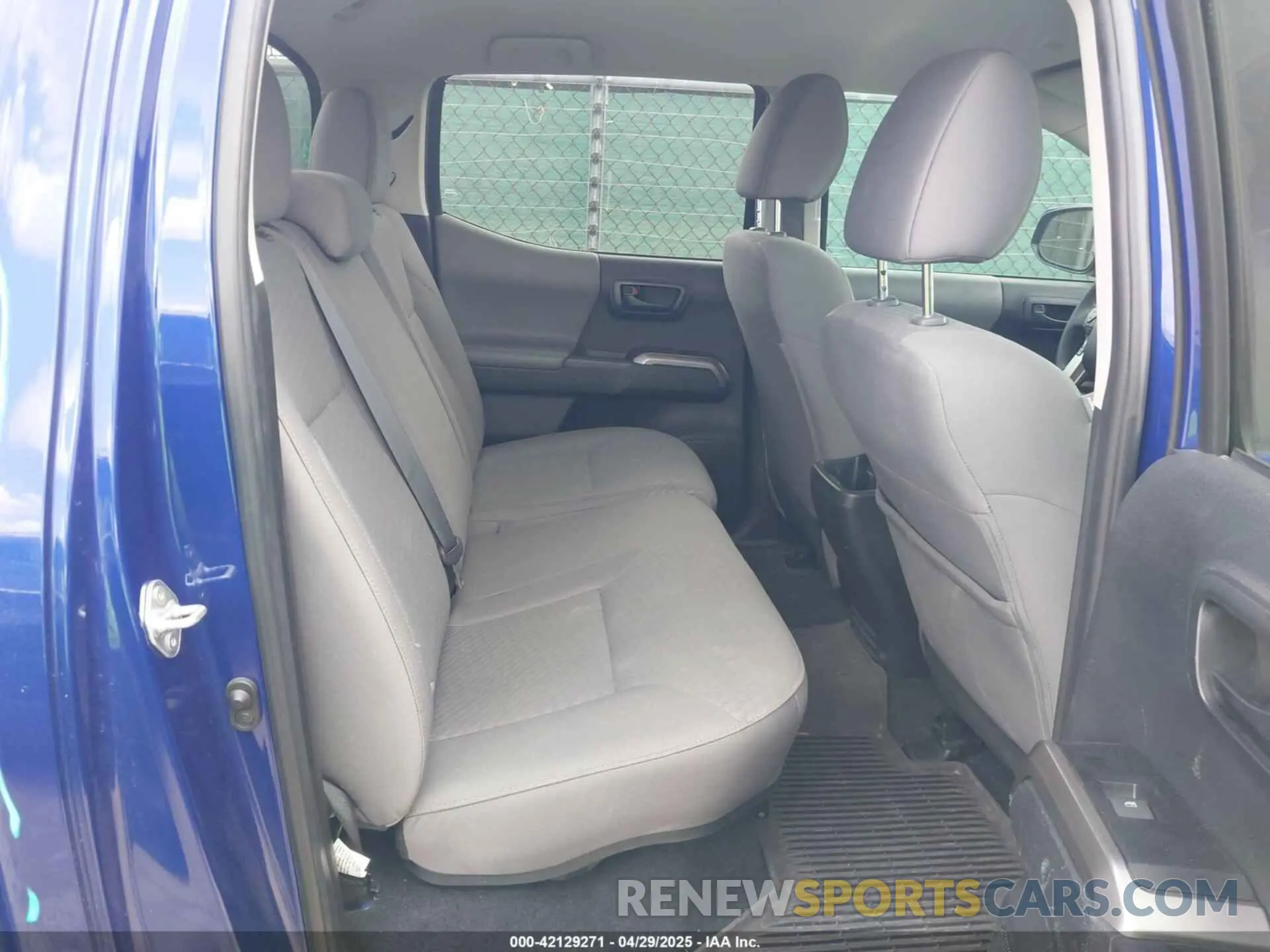 8 fotografías del automóvil dañado 3TYCZ5AN3PT154966 TOYOTA TACOMA 2023