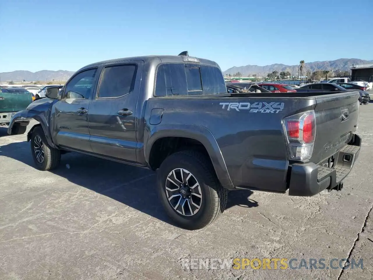 2 fotografías del automóvil dañado 3TYCZ5AN3PT174828 TOYOTA TACOMA 2023