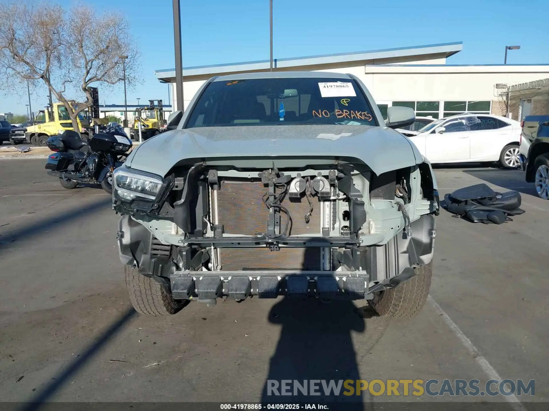13 fotografías del automóvil dañado 3TYCZ5AN4PT123631 TOYOTA TACOMA 2023