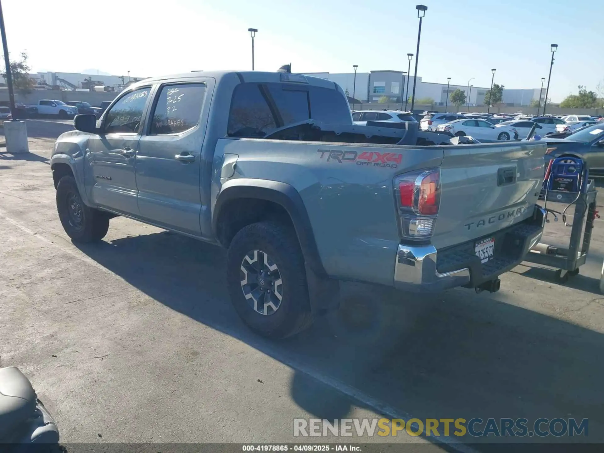 3 fotografías del automóvil dañado 3TYCZ5AN4PT123631 TOYOTA TACOMA 2023