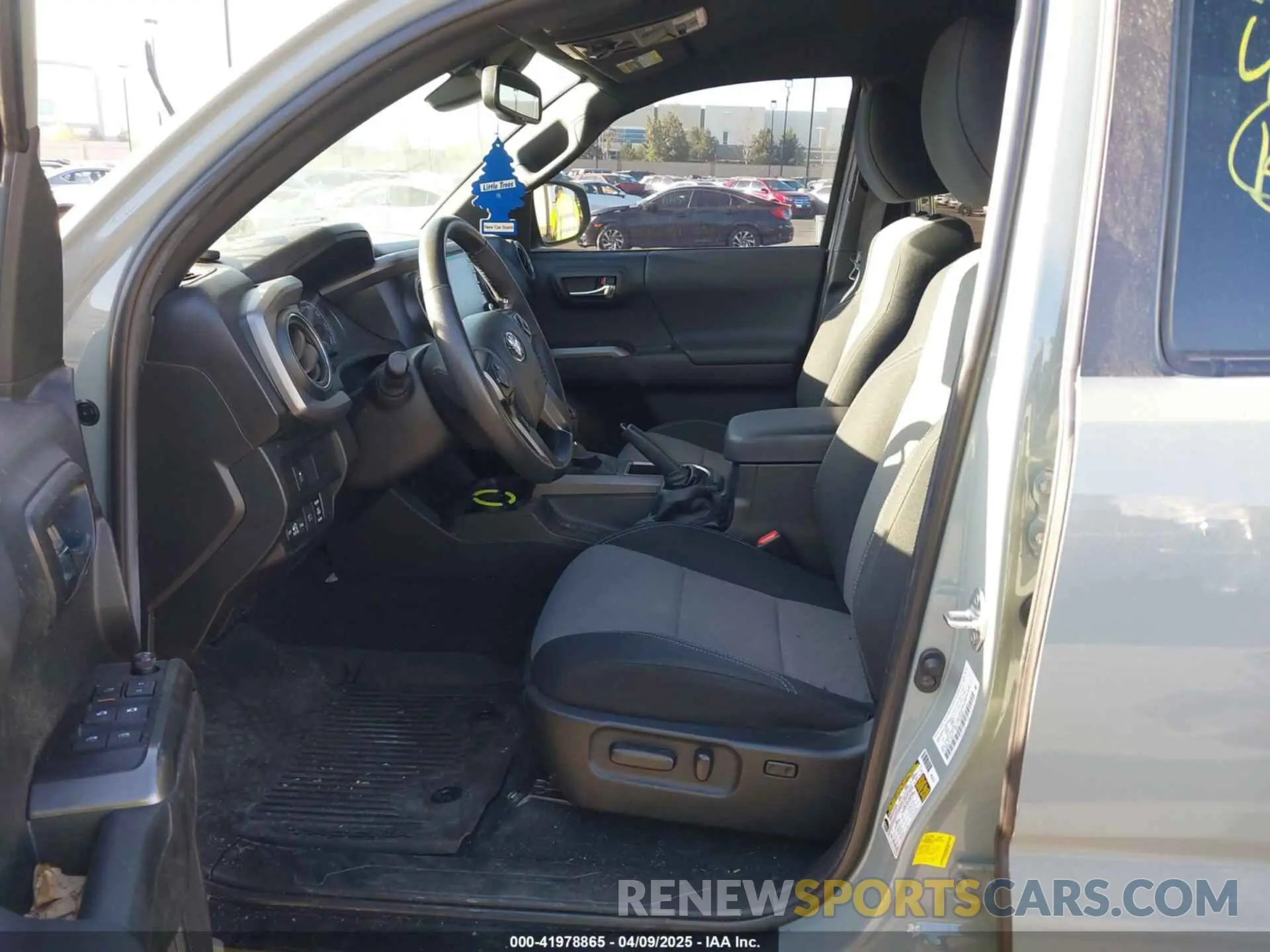 5 fotografías del automóvil dañado 3TYCZ5AN4PT123631 TOYOTA TACOMA 2023