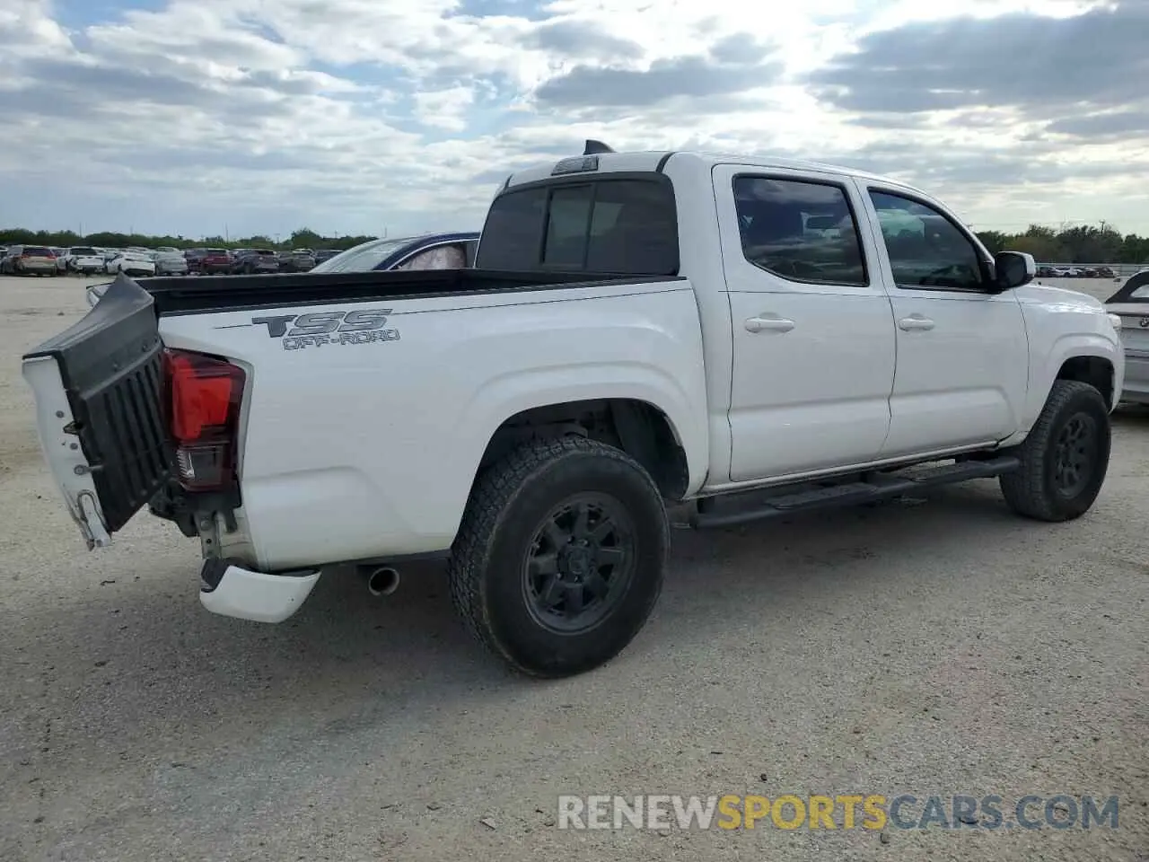 3 fotografías del automóvil dañado 3TYCZ5AN4PT154314 TOYOTA TACOMA 2023