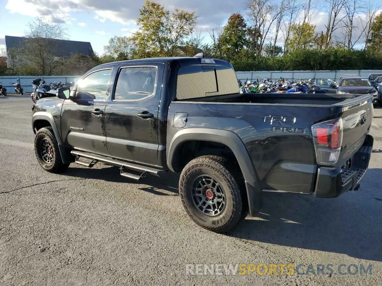 2 fotografías del automóvil dañado 3TYCZ5AN4PT172537 TOYOTA TACOMA 2023