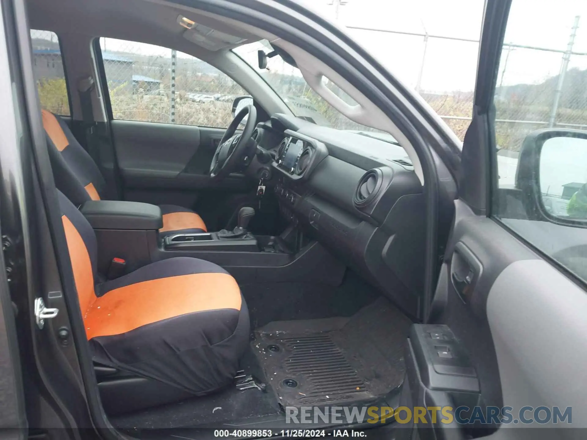 5 fotografías del automóvil dañado 3TYCZ5AN5PT138803 TOYOTA TACOMA 2023