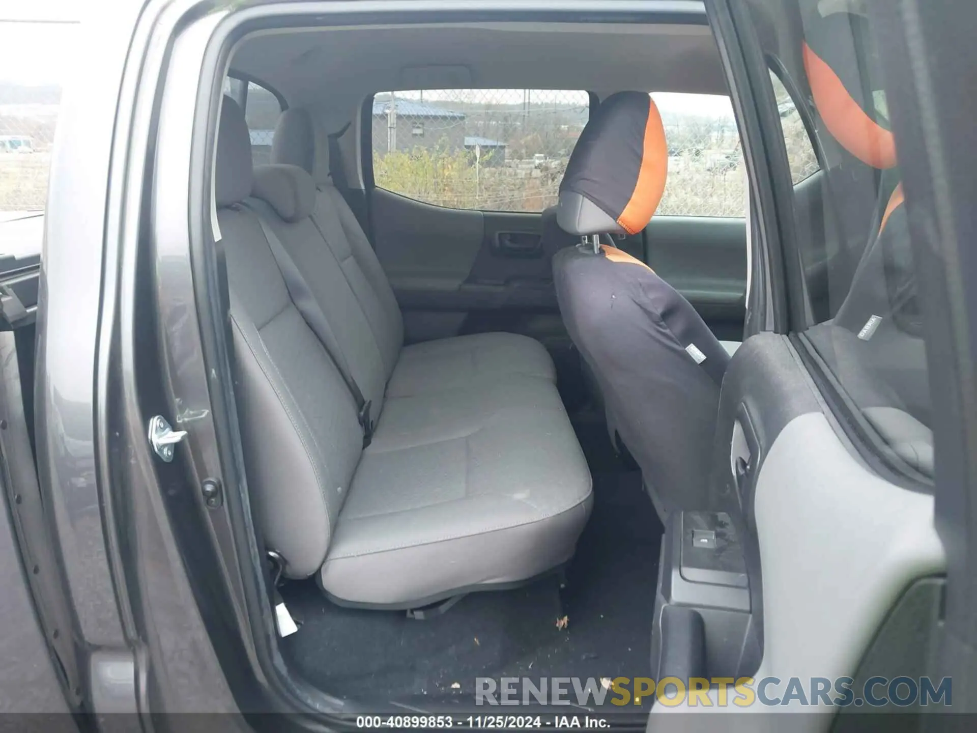 8 fotografías del automóvil dañado 3TYCZ5AN5PT138803 TOYOTA TACOMA 2023