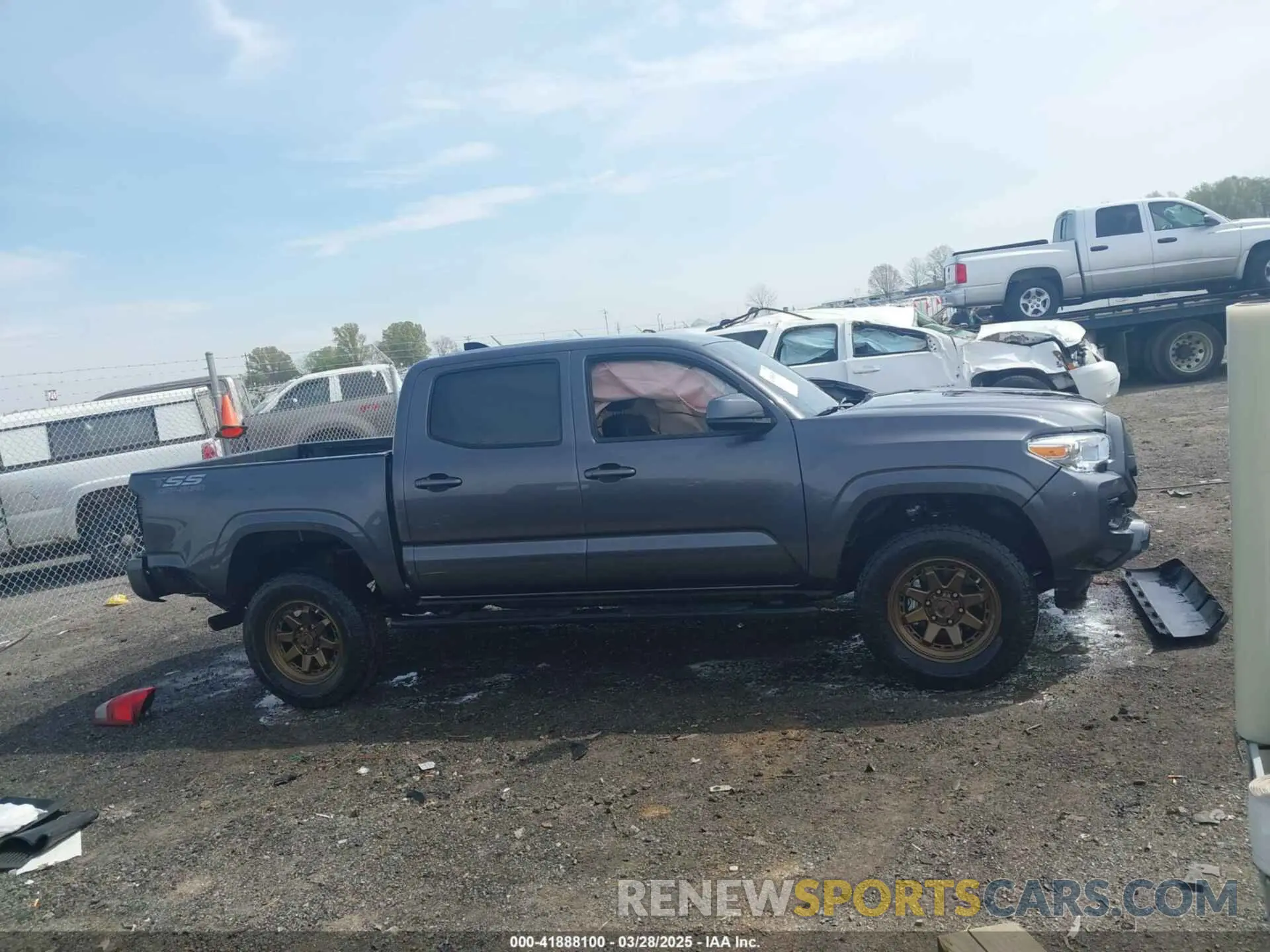 13 fotografías del automóvil dañado 3TYCZ5AN5PT144908 TOYOTA TACOMA 2023